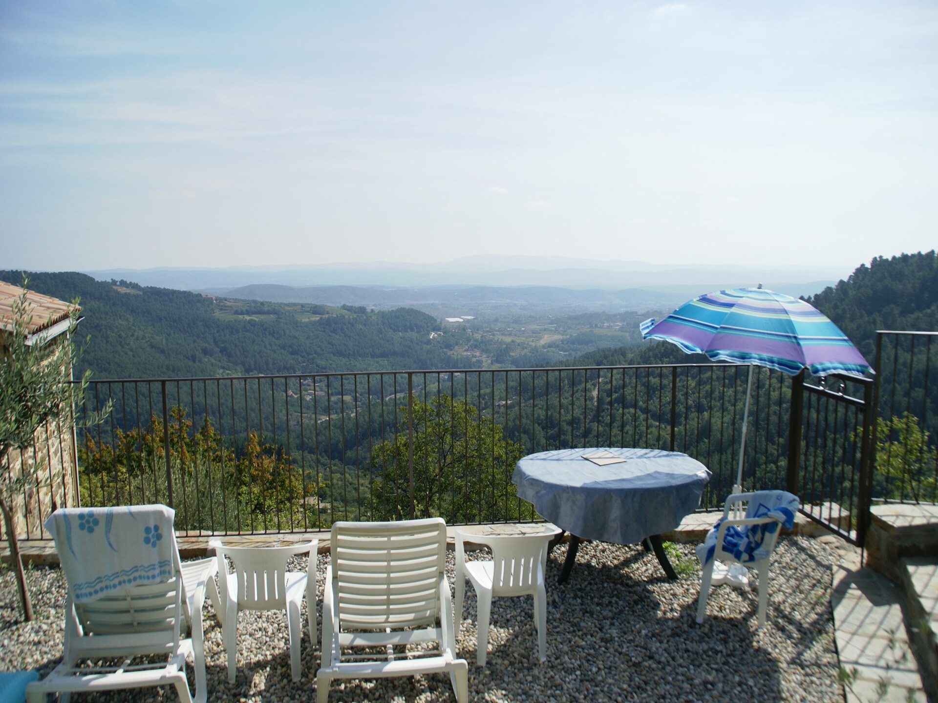 Vrijstaande stenen villa met privézwembad en panoramisch bergzicht - foto 33