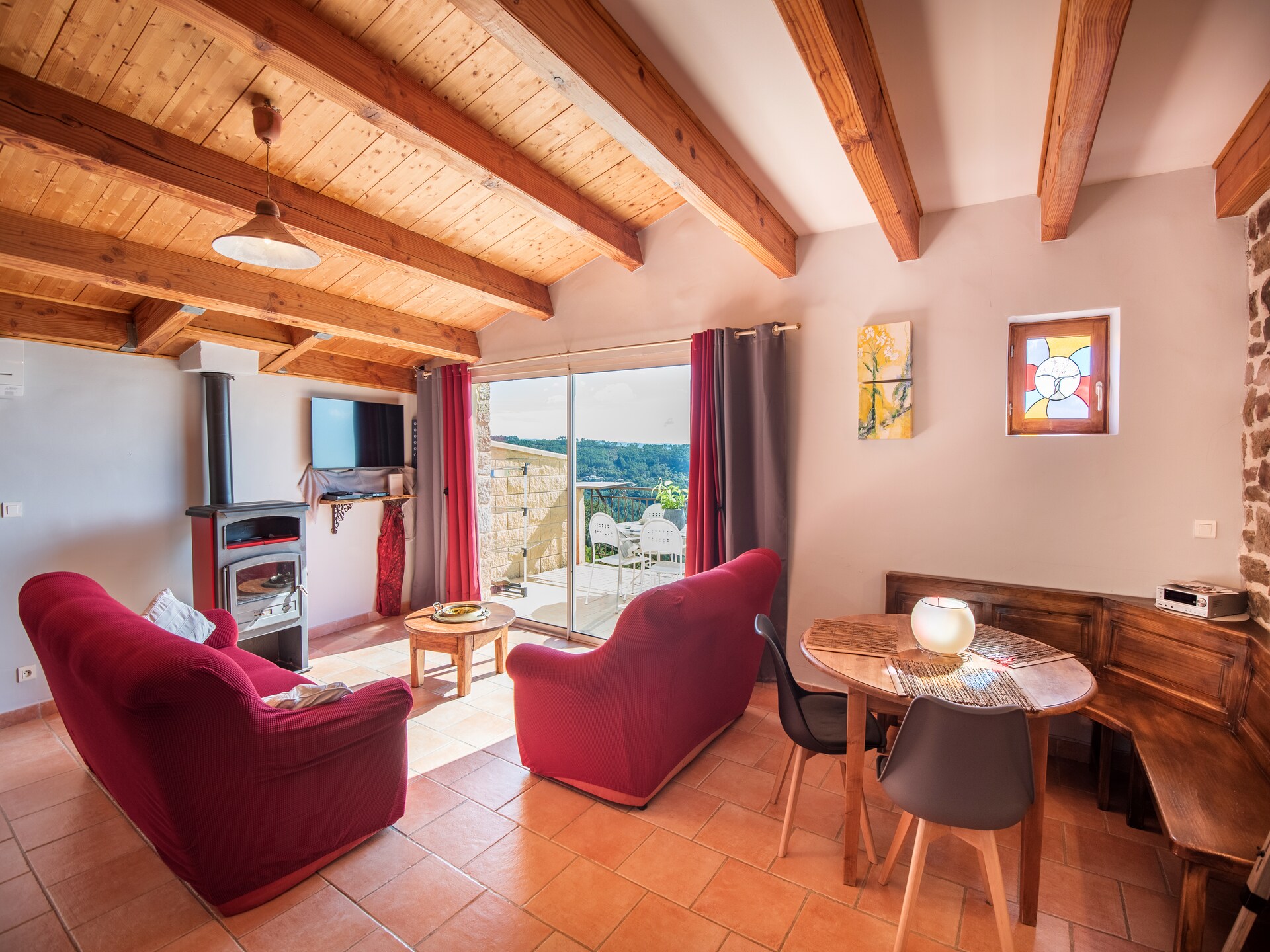 Vrijstaande stenen villa met privézwembad en panoramisch bergzicht - foto 9