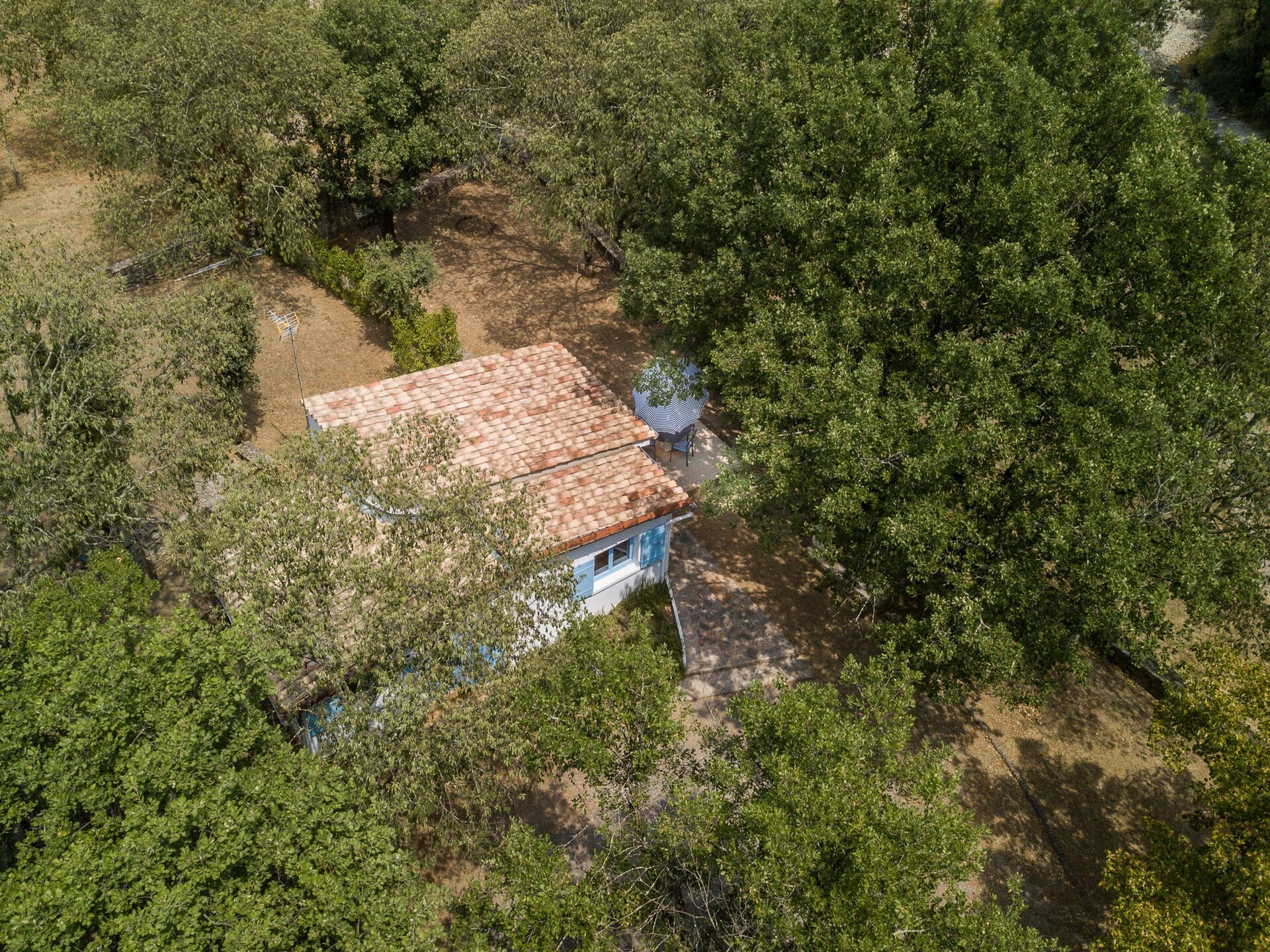 Vrijstaand vakantiehuis met zwembad en uitzicht op de Ardèche heuvels - foto 28