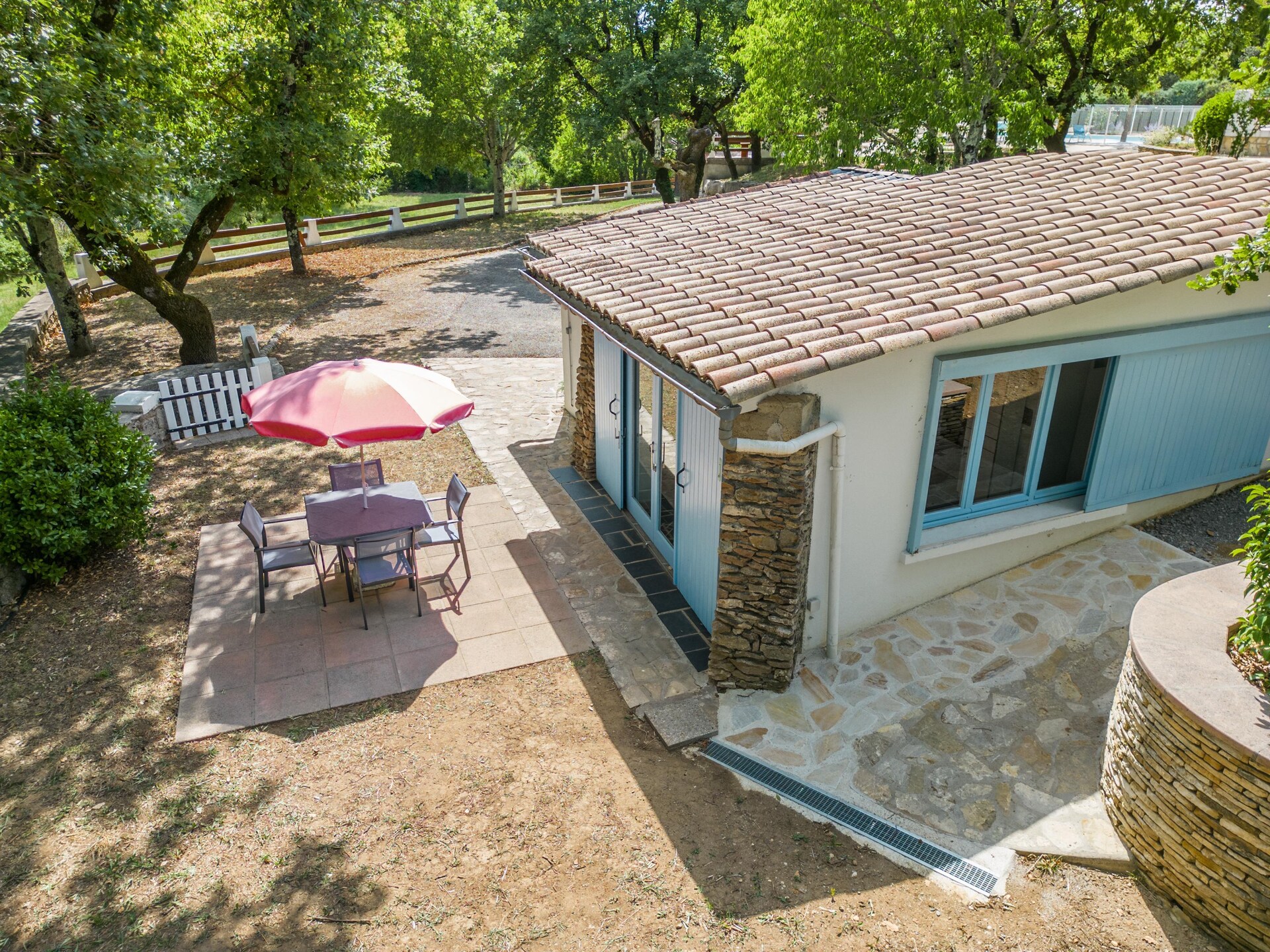 Vrijstaand vakantiehuis met zwembad en uitzicht op de Ardèche heuvels - foto 7