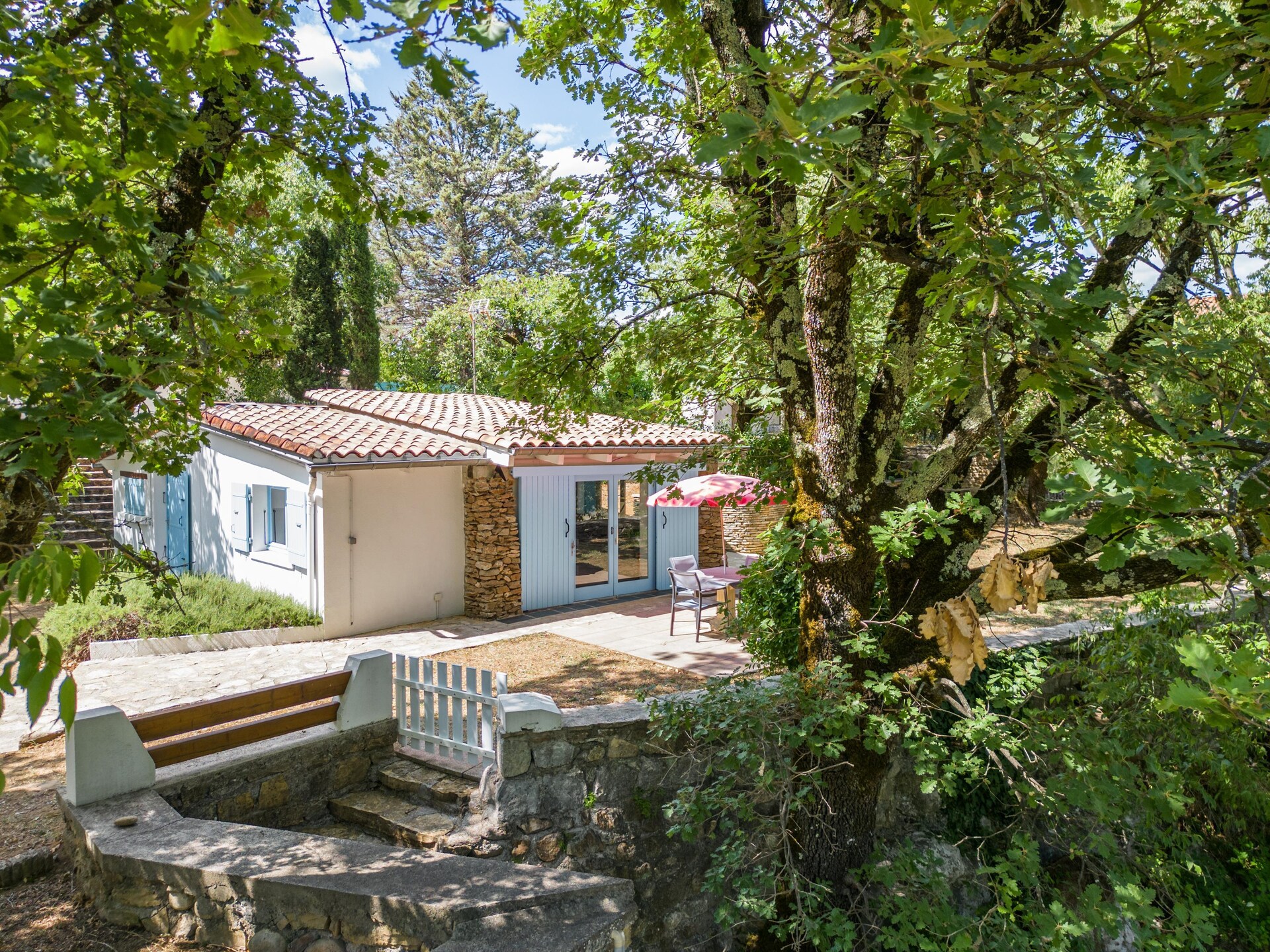 Vrijstaand vakantiehuis met zwembad en uitzicht op de Ardèche heuvels - foto 2