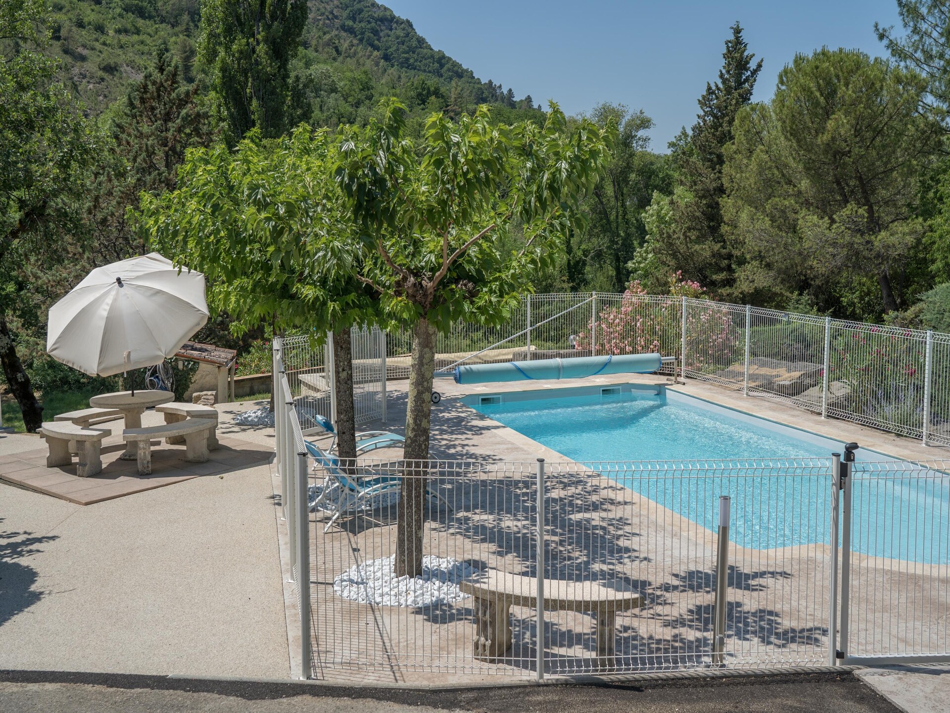 Vrijstaand vakantiehuis met zwembad en uitzicht op de Ardèche heuvels - foto 11