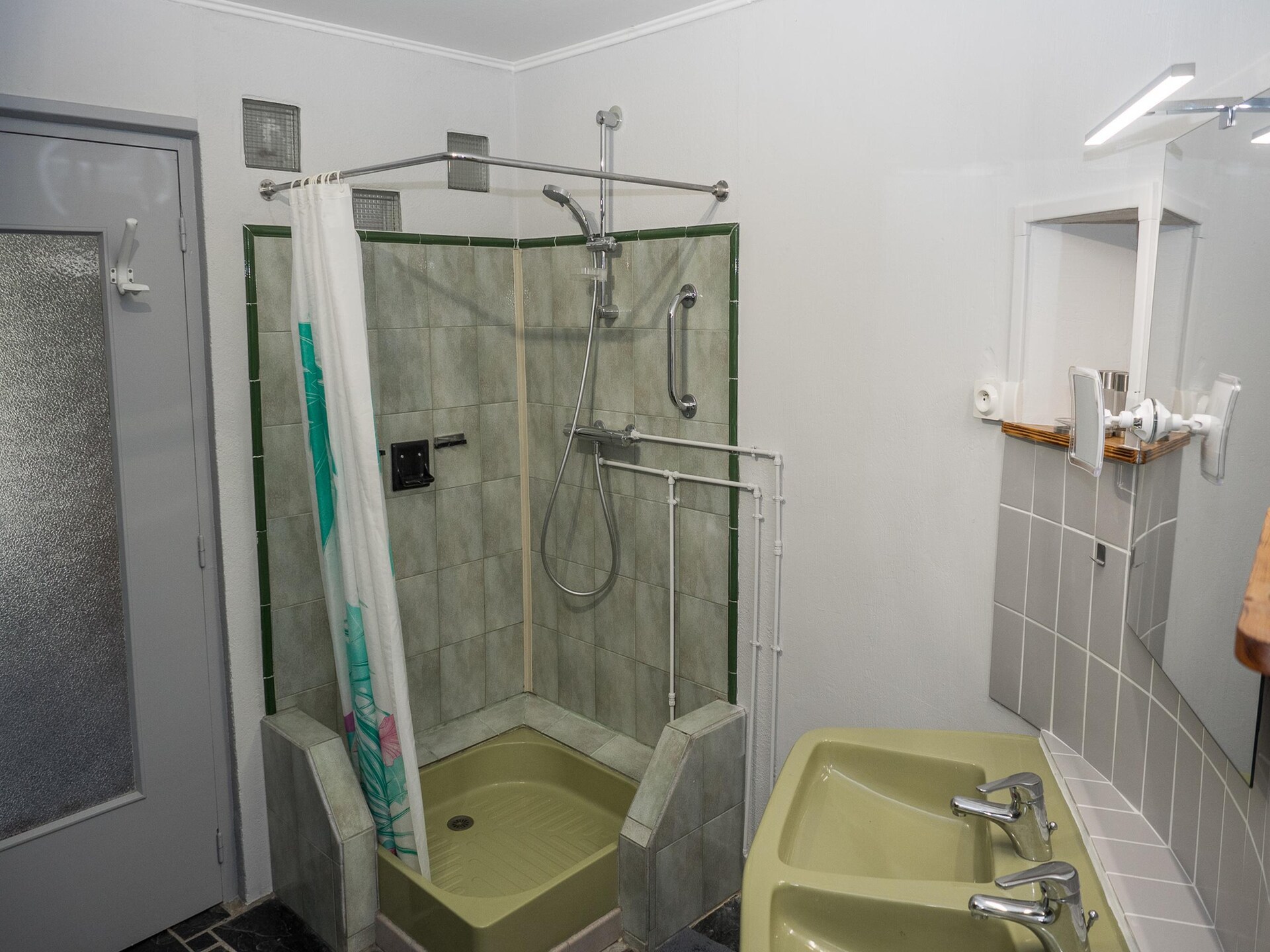 Vrijstaand vakantiehuis met zwembad en uitzicht op de Ardèche heuvels - foto 21