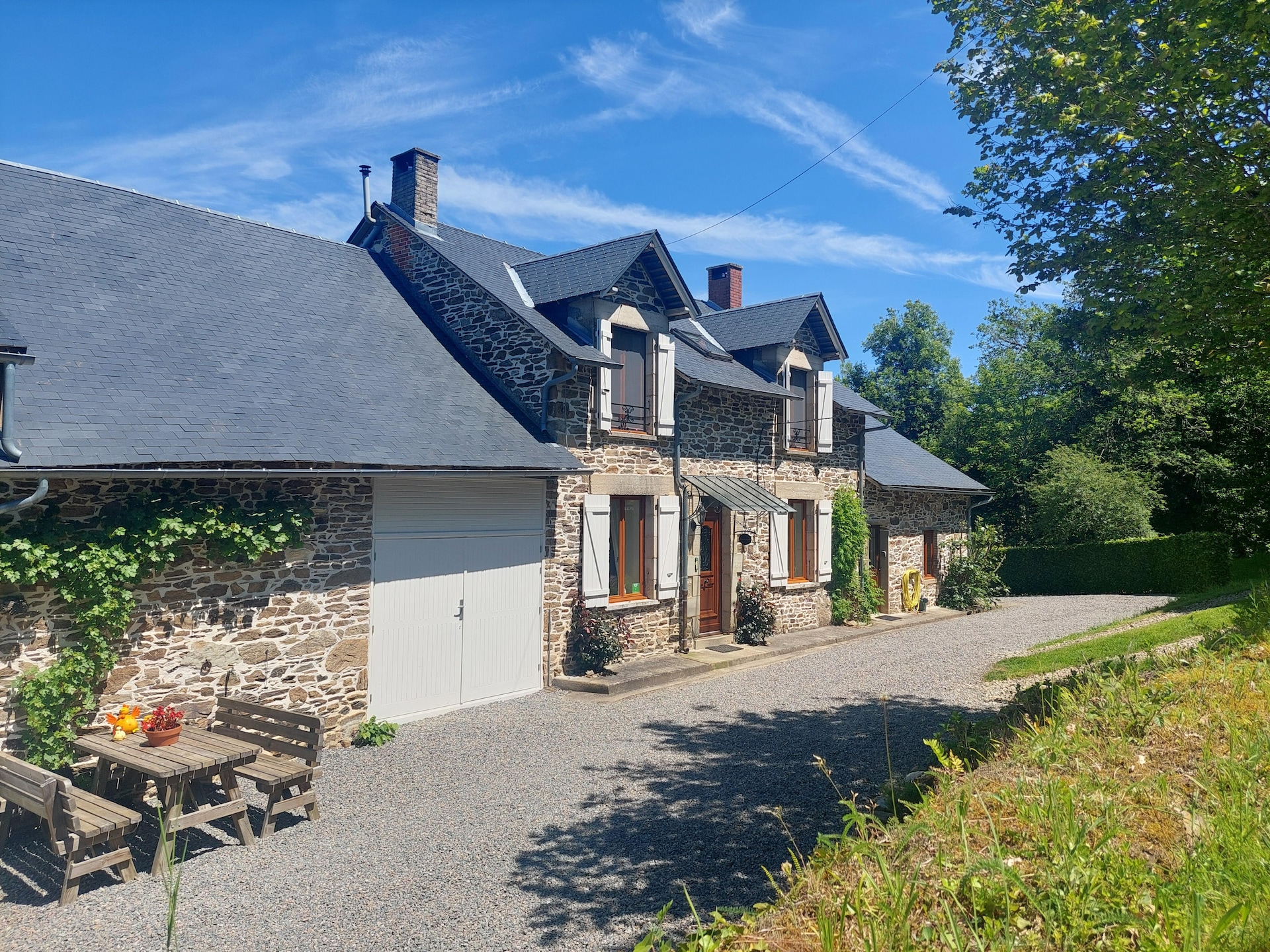 Authentiek vakantiehuis met zoutwaterzwembad en 6000 m² tuin bij Sussac - foto 5