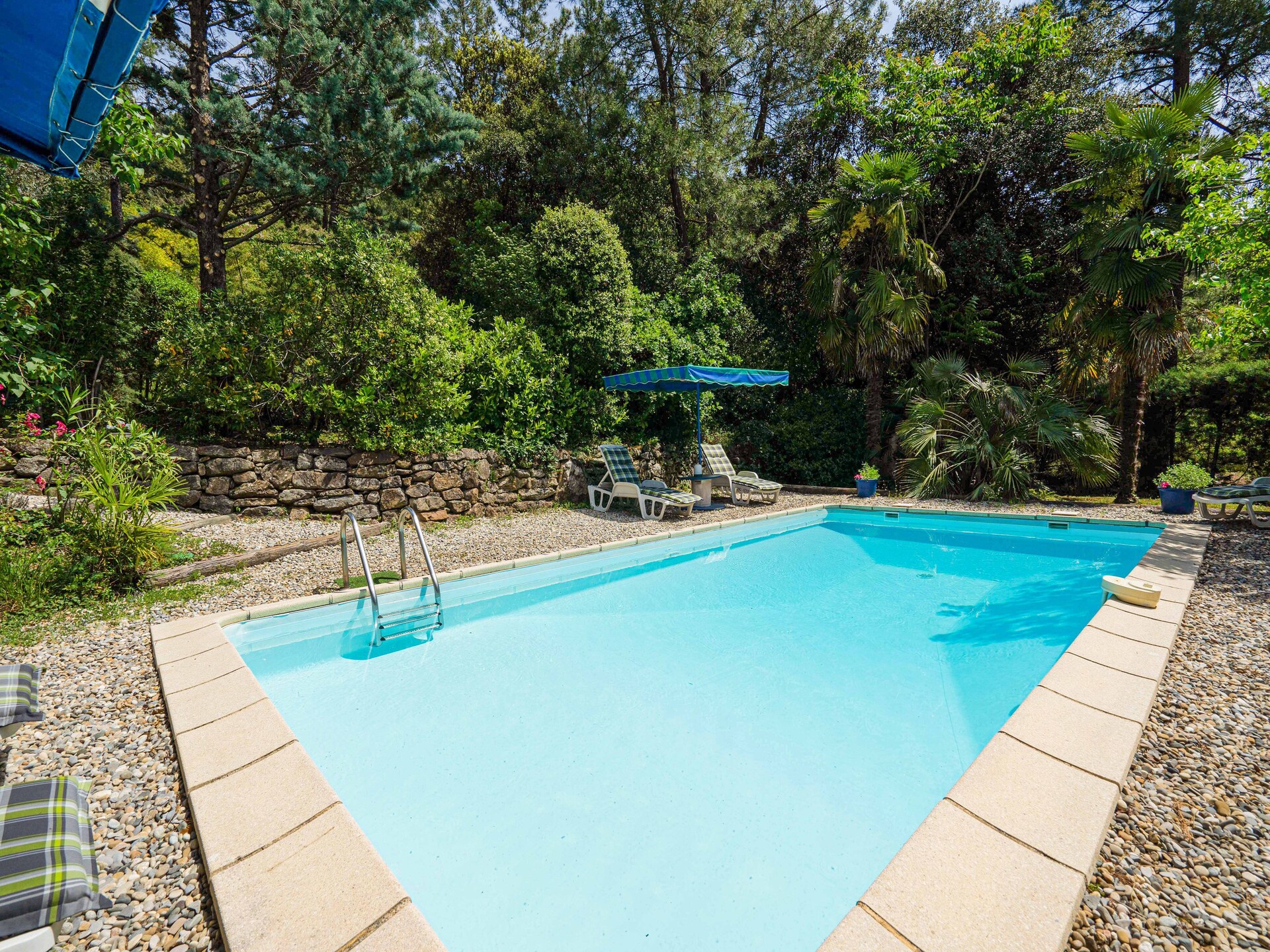 Vrijstaand vakantiehuis met privézwembad en tuin aan de rand van de Cevennen - foto 7