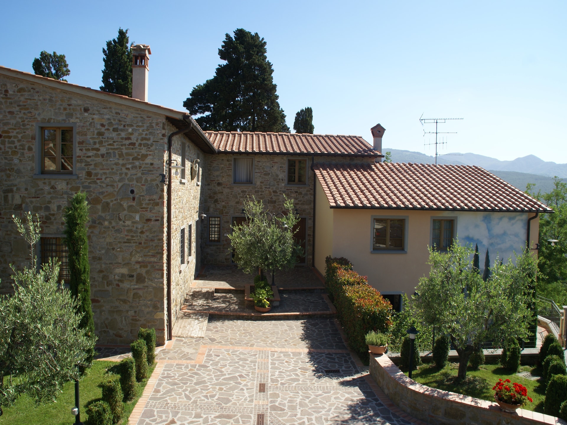 Op 600 m van het centrum: Rustiek vakantiehuis Salice Sei in Montecarelli - foto 2