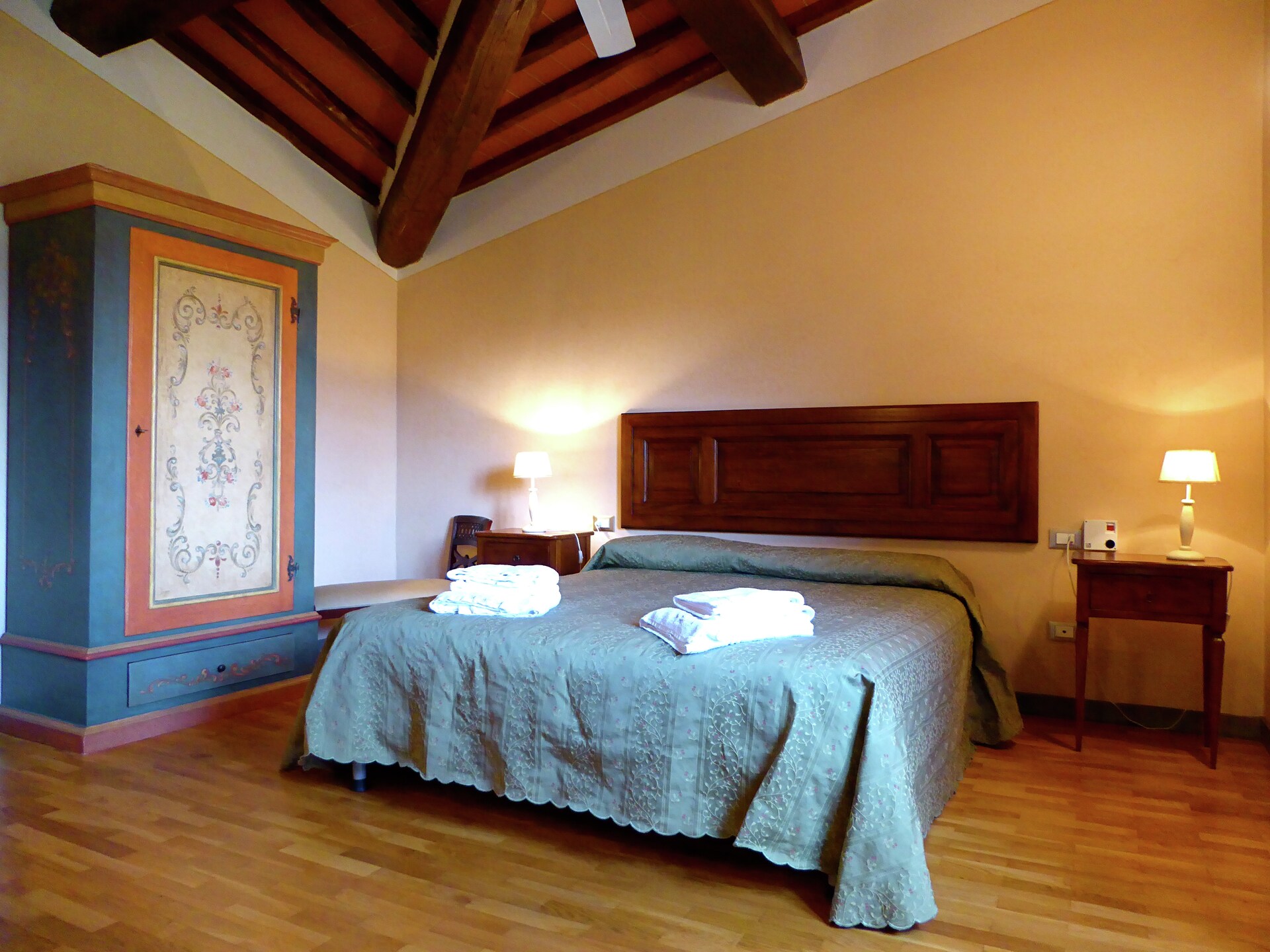 Op 600 m van het centrum: Rustiek vakantiehuis Salice Sei in Montecarelli - foto 10
