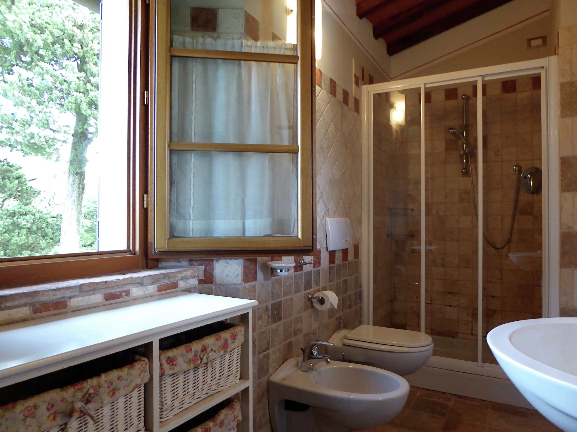 Op 600 m van het centrum: Rustiek vakantiehuis Salice Sei in Montecarelli - foto 11