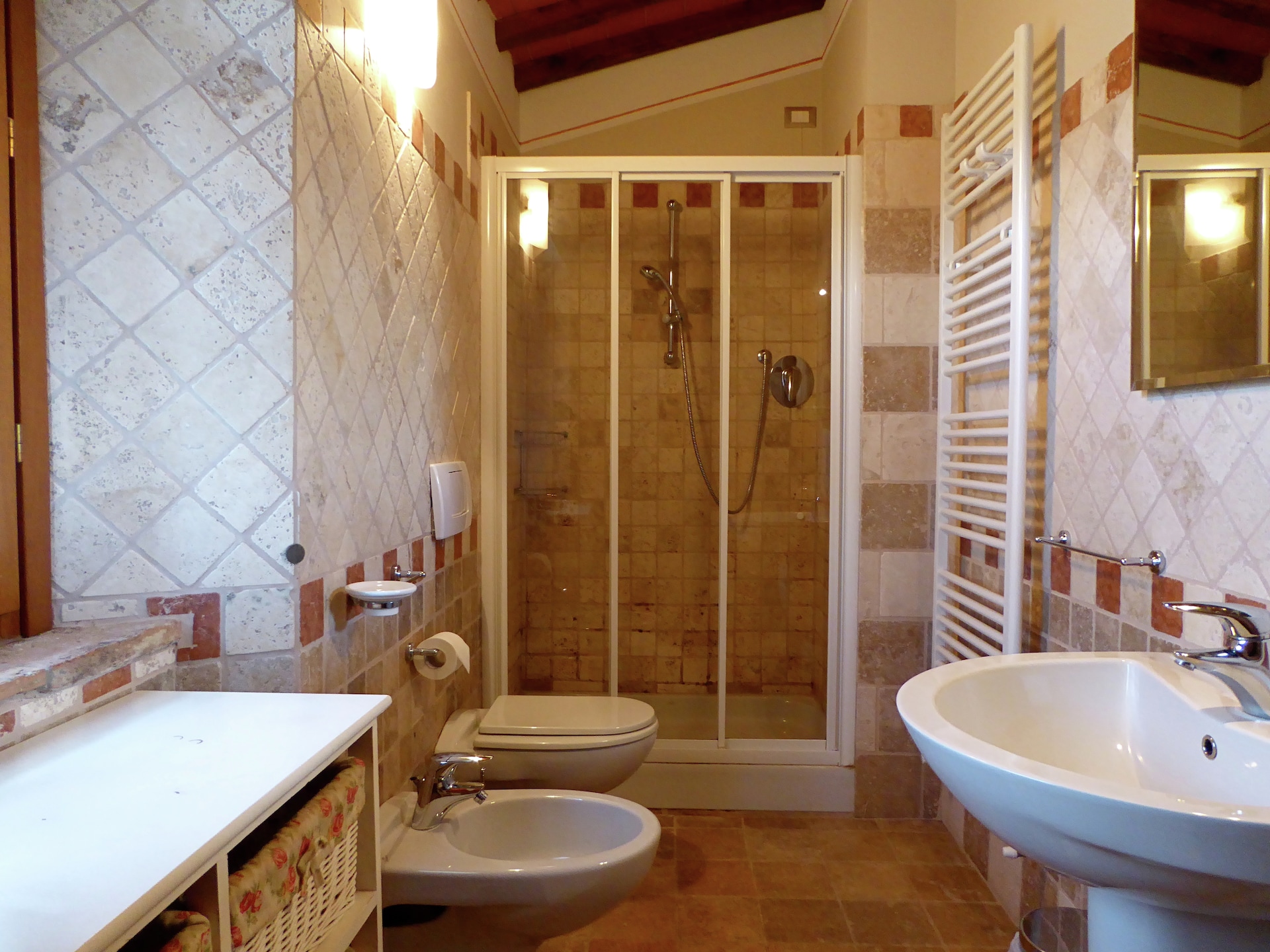Op 600 m van het centrum: Rustiek vakantiehuis Salice Sei in Montecarelli - foto 12