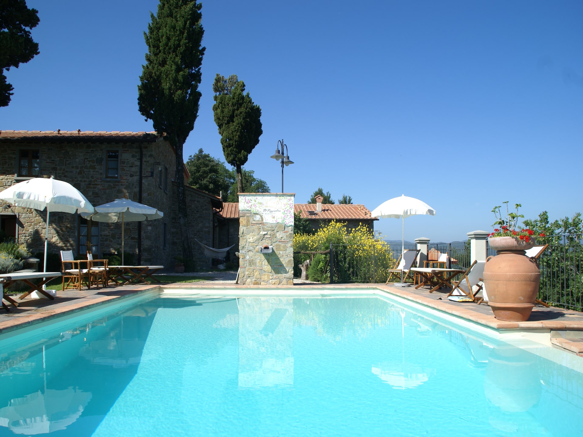 Op 600 m van het centrum: Ruim vakantiehuis Cipresso Nove in Montecarelli - foto 5