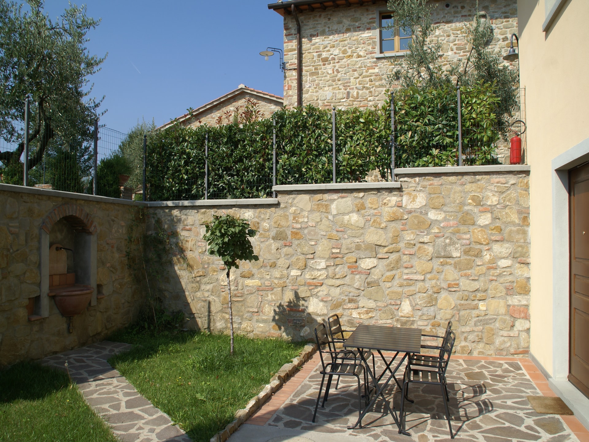 Op 600 m van het centrum: Ruim vakantiehuis Cipresso Nove in Montecarelli - foto 19