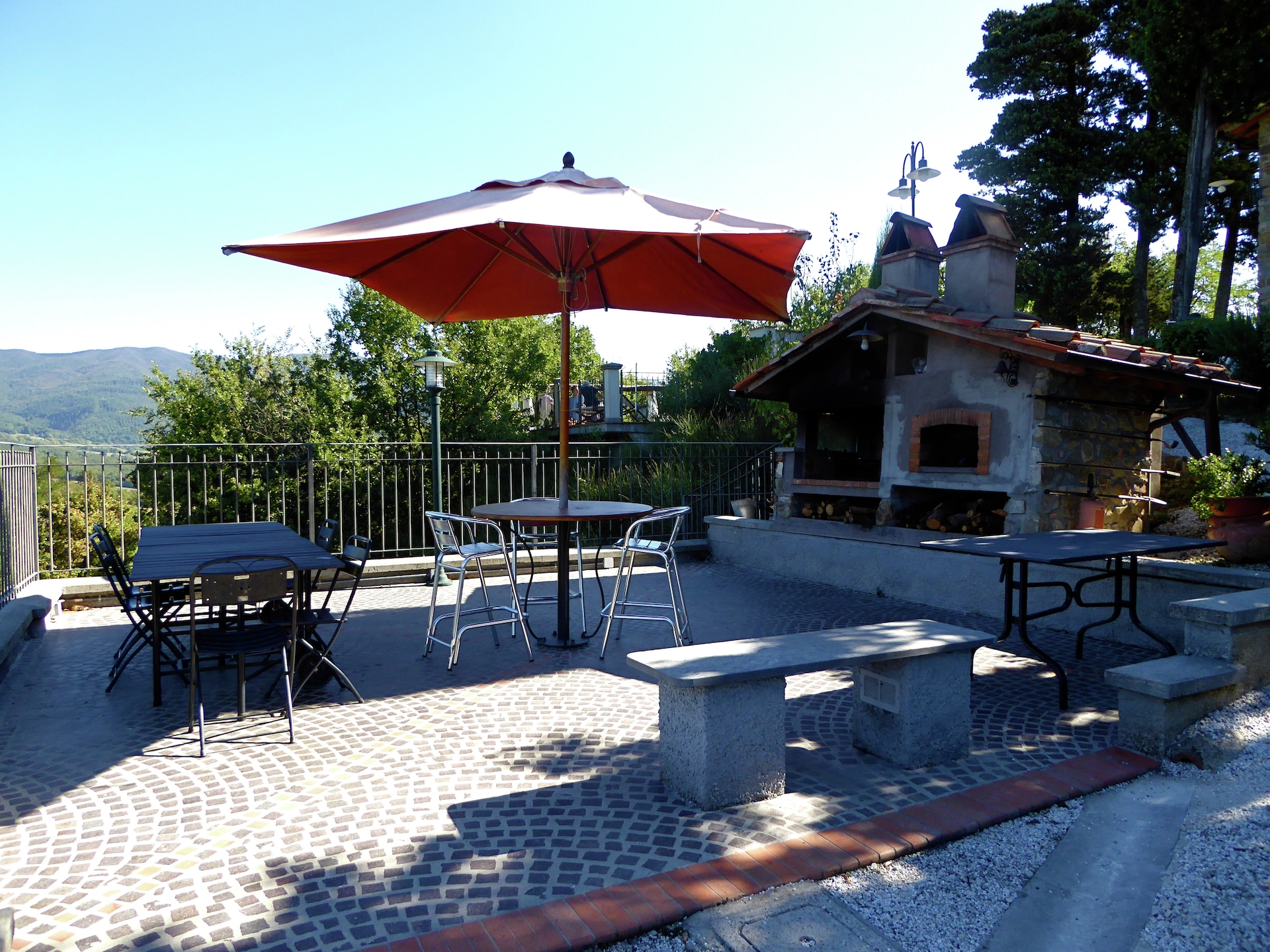Op 600 m van het centrum: Ruim vakantiehuis Cipresso Nove in Montecarelli - foto 23