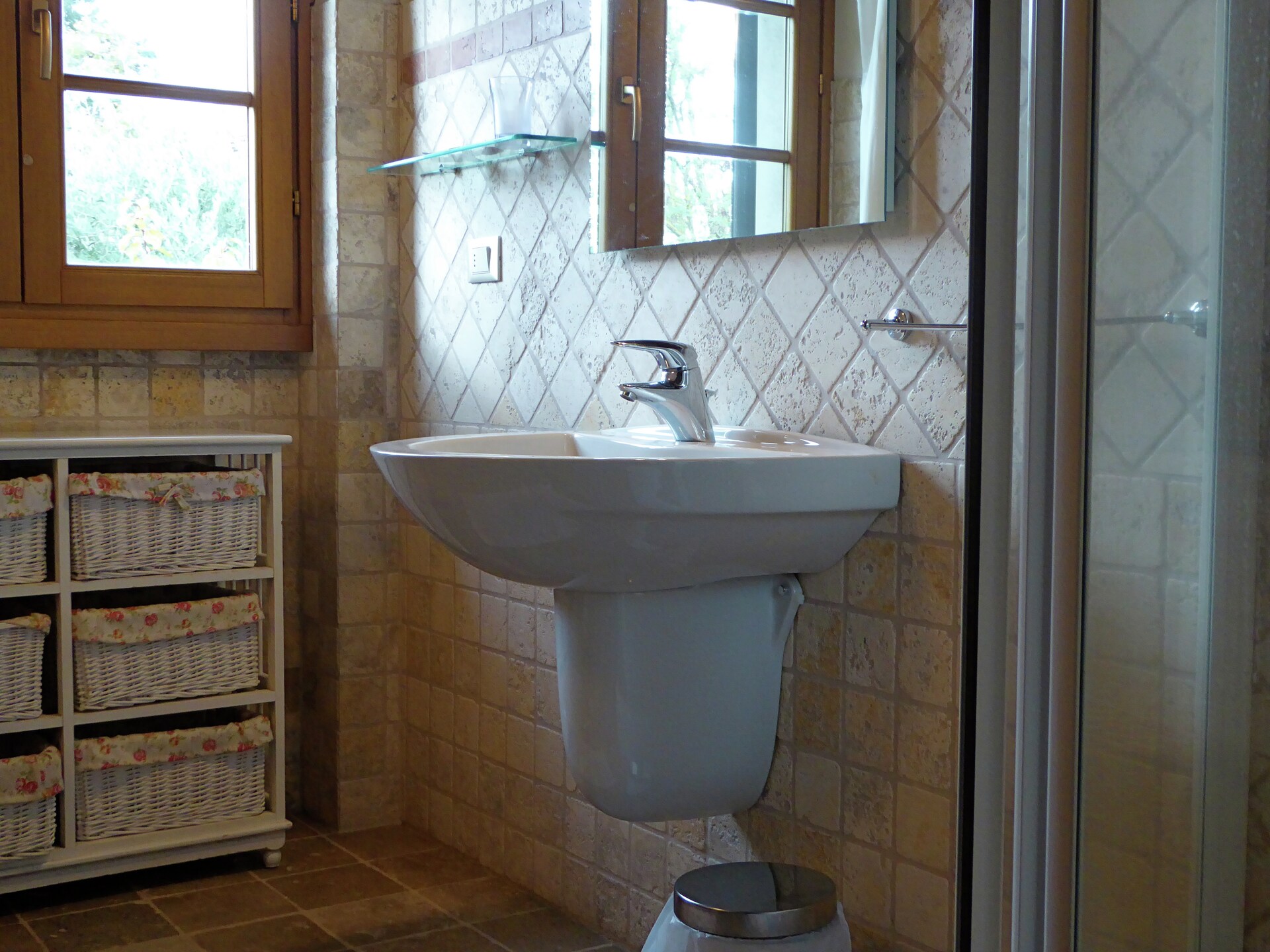 Op 600 m van het centrum: Ruim vakantiehuis Cipresso Nove in Montecarelli - foto 17
