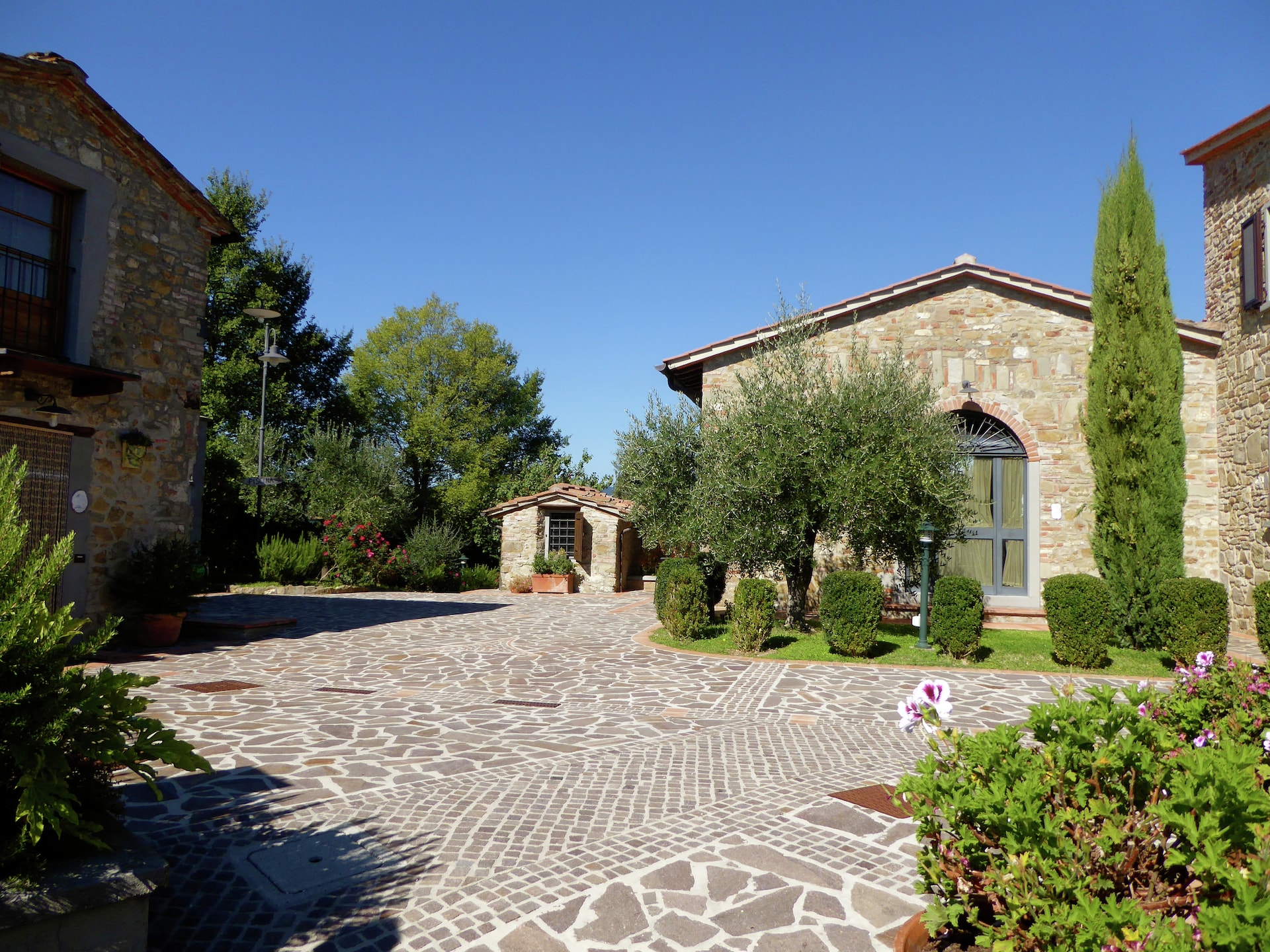 Op 600 m van het centrum: Ruim vakantiehuis Cipresso Nove in Montecarelli - foto 2