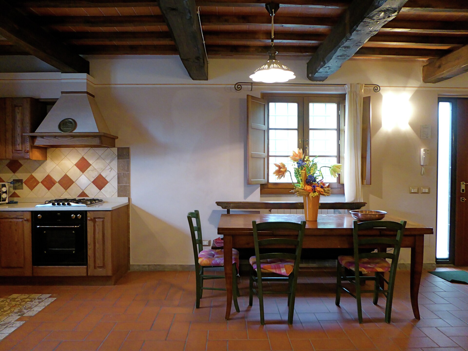 Op 600 m van het centrum: Ruim vakantiehuis Cipresso Nove in Montecarelli - foto 10