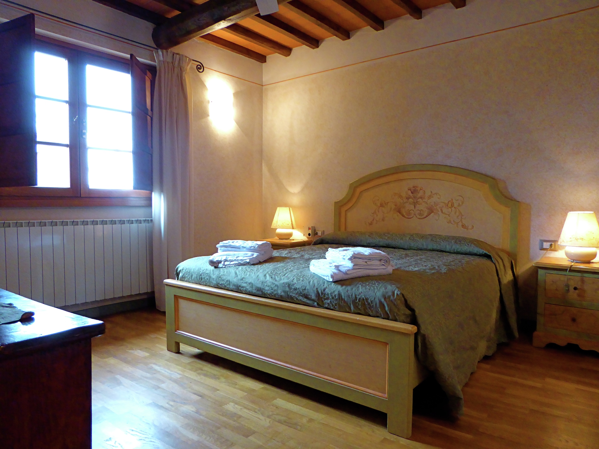 Op 600 m van het centrum: Ruim vakantiehuis Cipresso Nove in Montecarelli - foto 14