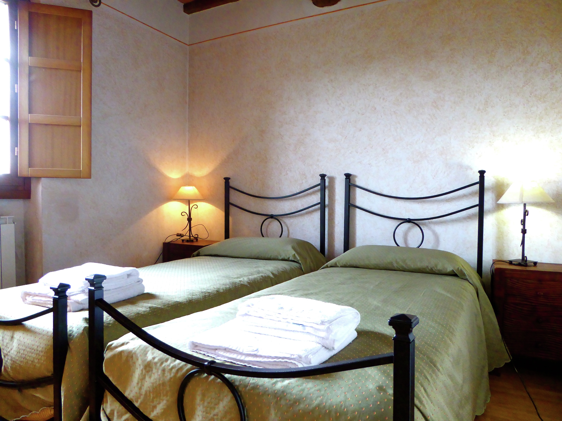 Op 600 m van het centrum: Ruim vakantiehuis Cipresso Nove in Montecarelli - foto 15
