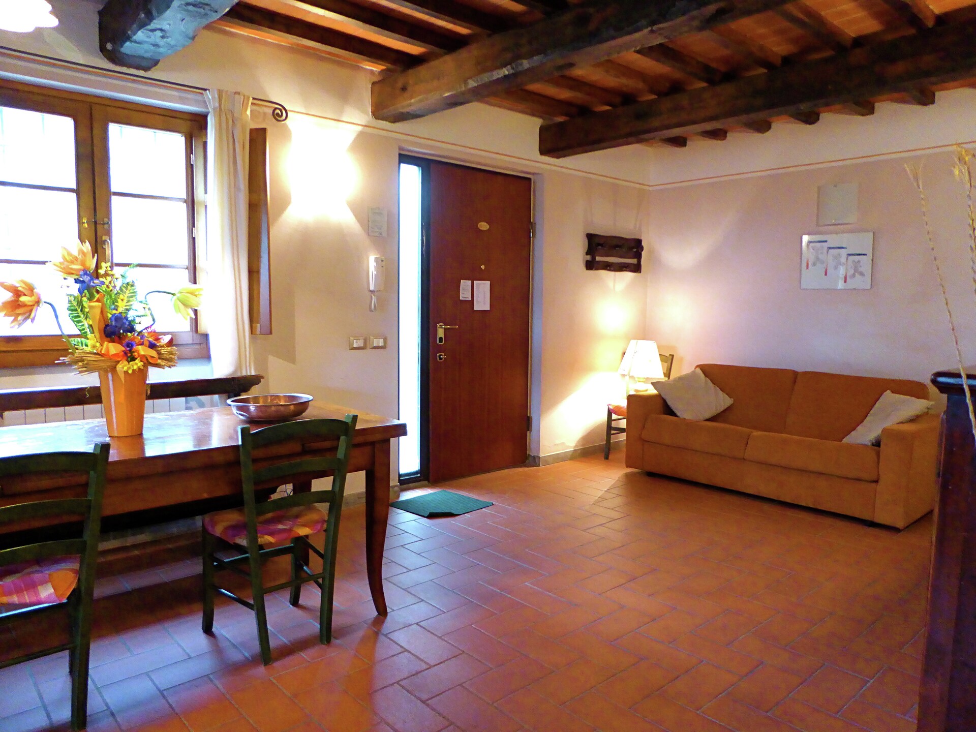 Op 600 m van het centrum: Ruim vakantiehuis Cipresso Nove in Montecarelli - foto 8