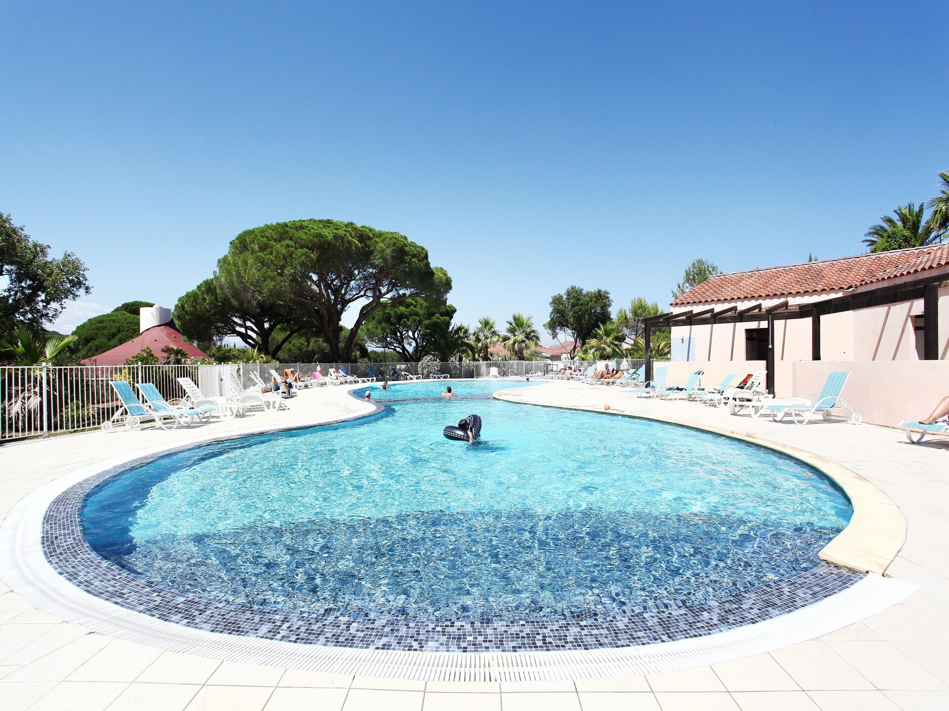 Licht appartement op vakantiepark bij het strand van Saint-Aygulf - foto 19