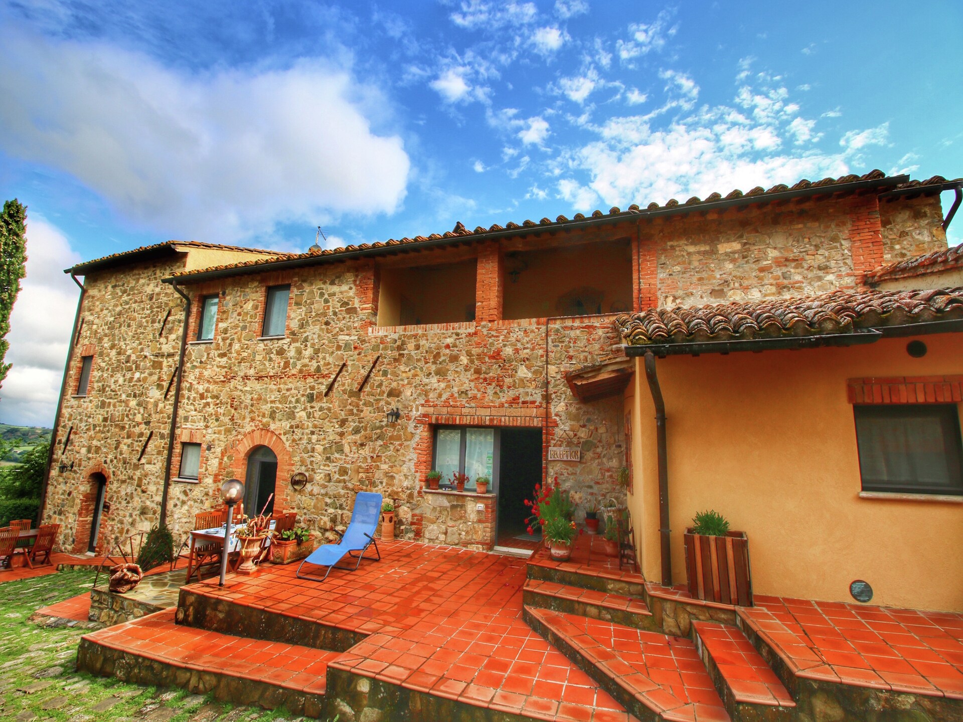 Stenen boerderij in Castiglione d'Orcia met zwembad en uitzicht op heuvels - foto 1