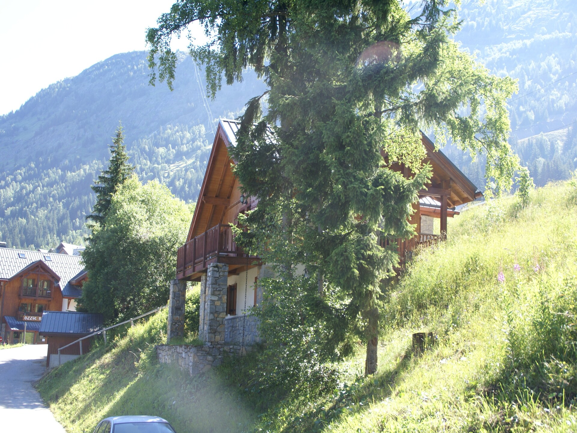 Authentiek chalet voor 8 aan de piste met panoramisch uitzicht op het meer - foto 6