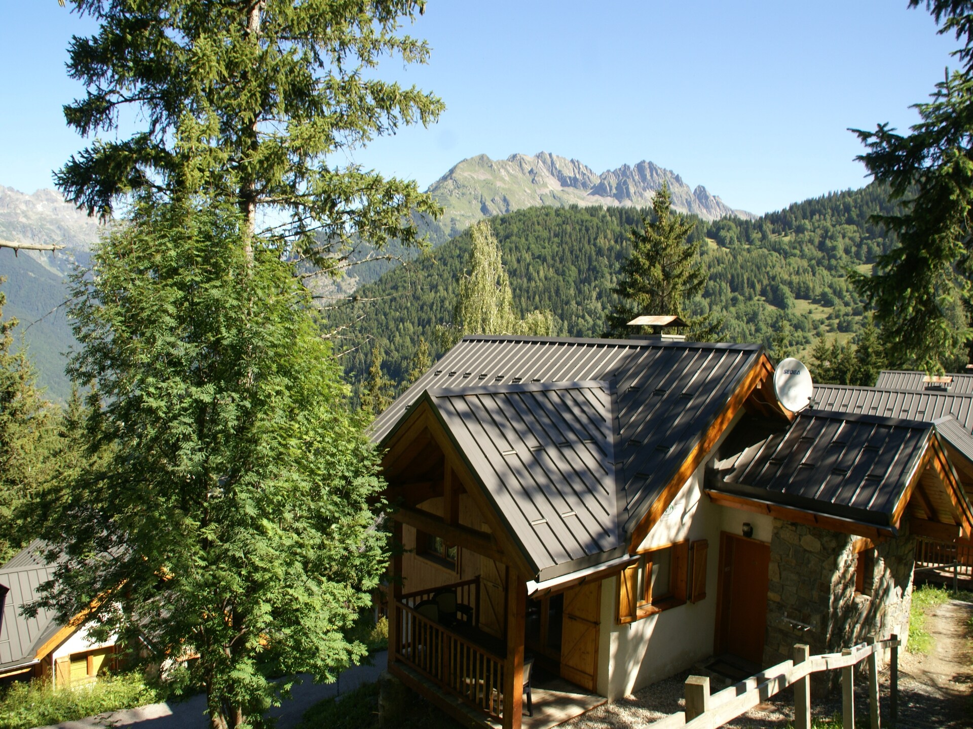 Authentiek chalet voor 8 aan de piste met panoramisch uitzicht op het meer - foto 10