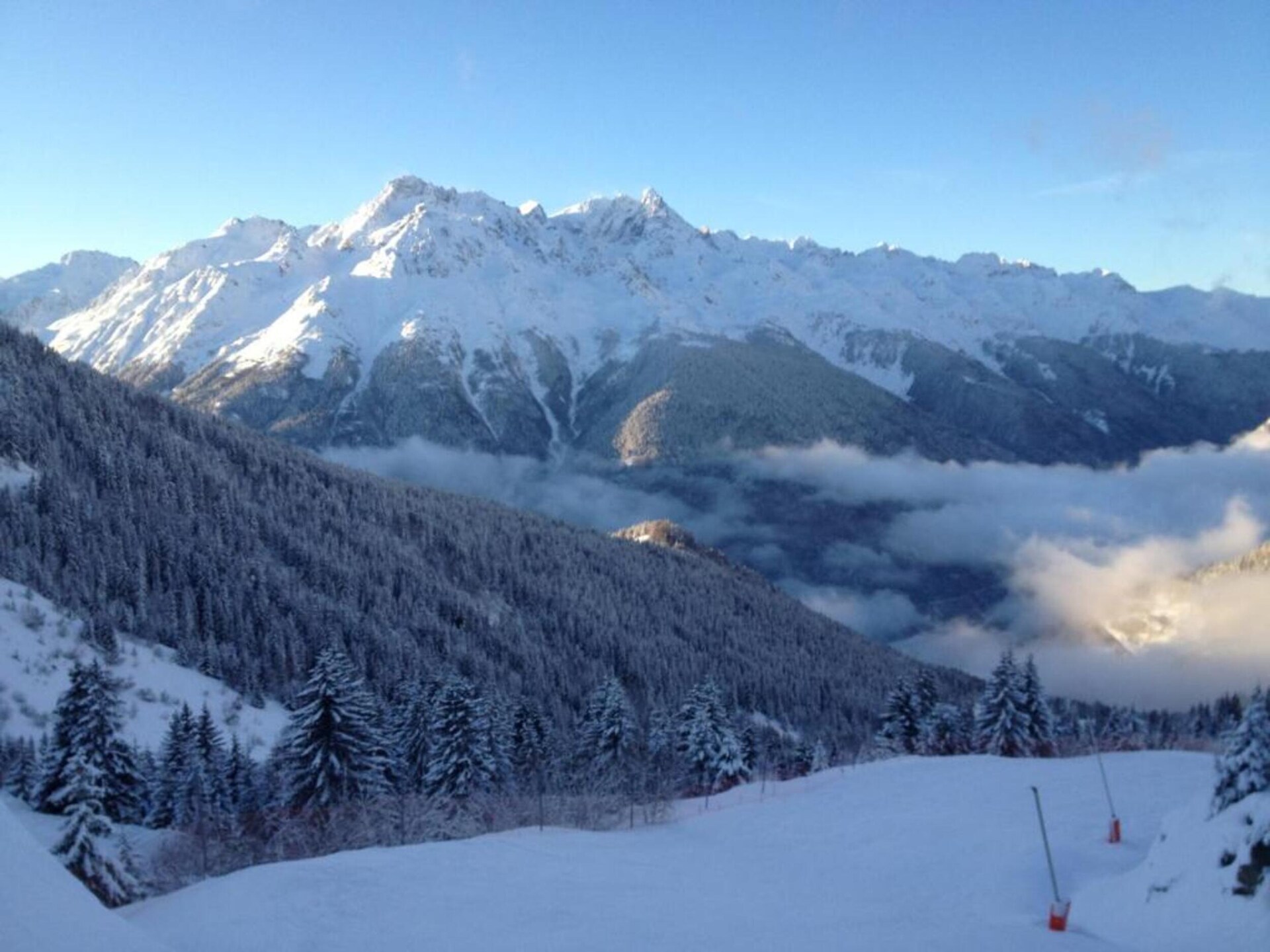 Authentiek chalet voor 8 aan de piste met panoramisch uitzicht op het meer - foto 28