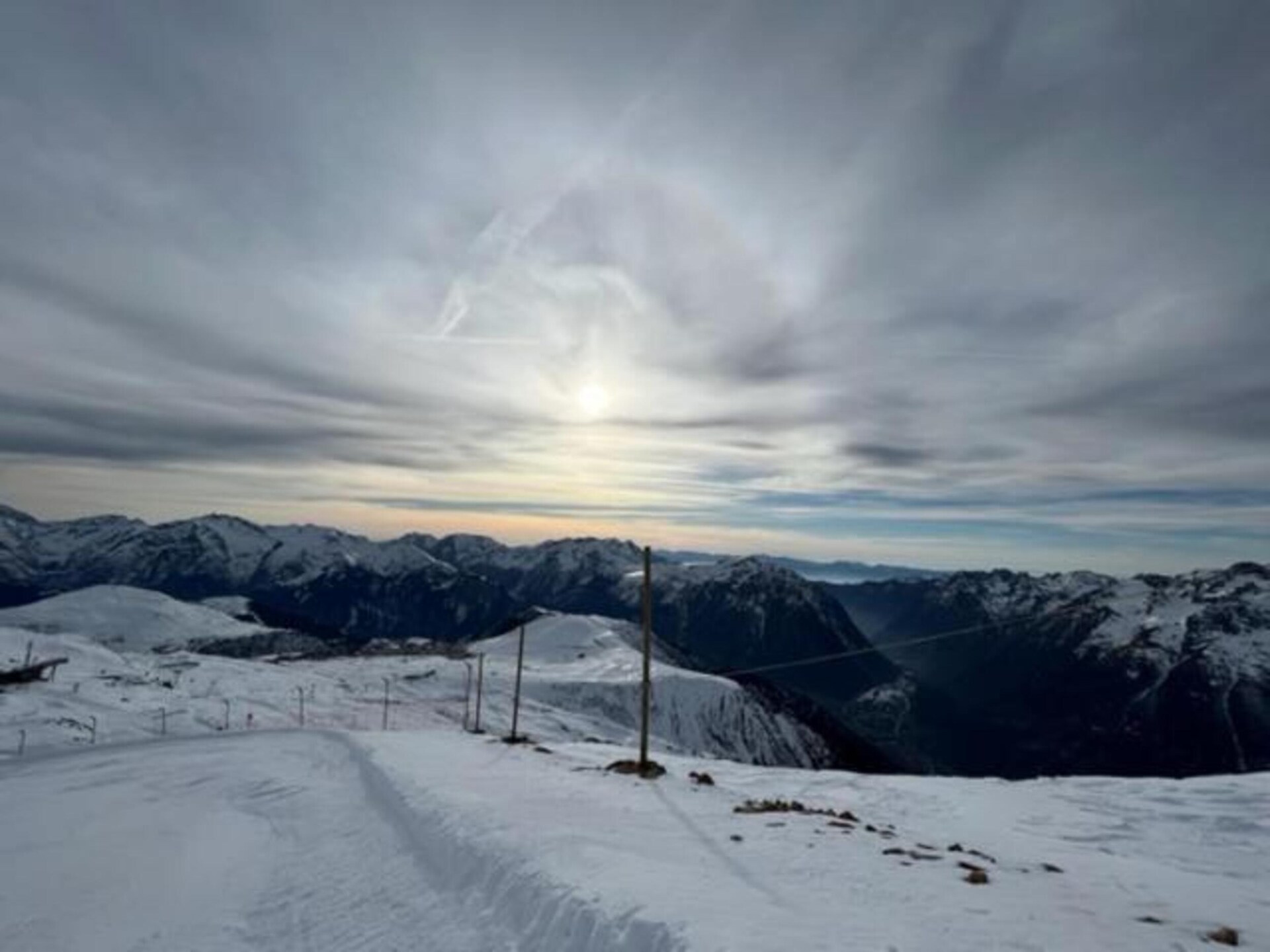 Authentiek chalet voor 8 aan de piste met panoramisch uitzicht op het meer - foto 30