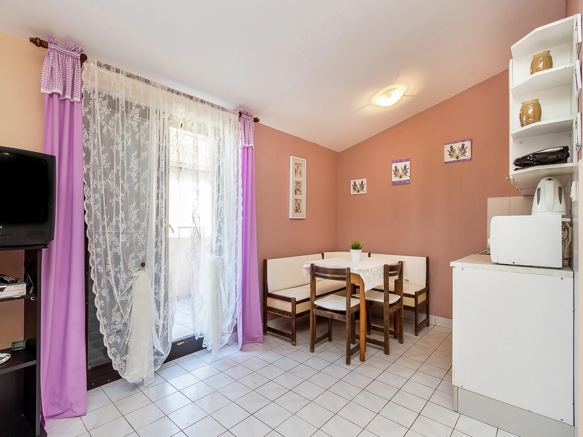Op 1,0 km van zee: Comfortabel appartement in Ližnjan - foto 10