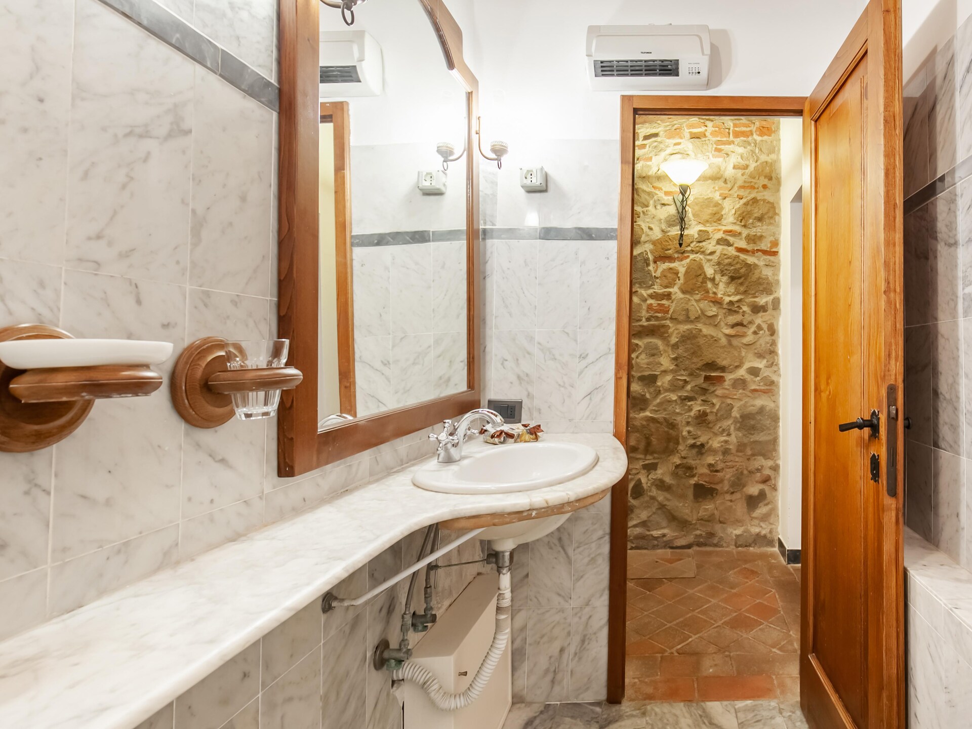 Romantisch 17e-eeuws boerderij-appartement met panoramisch uitzicht op de Arno-vallei - foto 26
