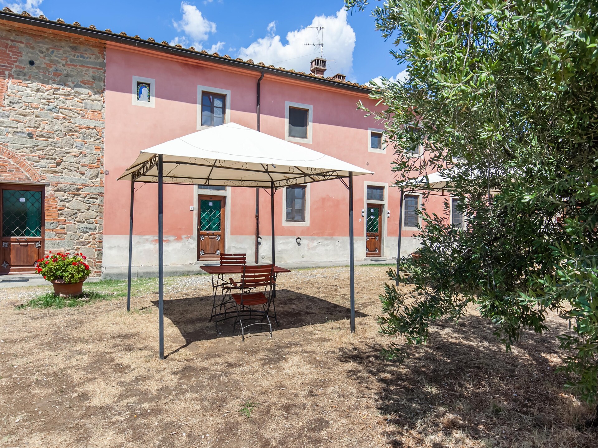 Romantisch 17e-eeuws boerderij-appartement met panoramisch uitzicht op de Arno-vallei - foto 10
