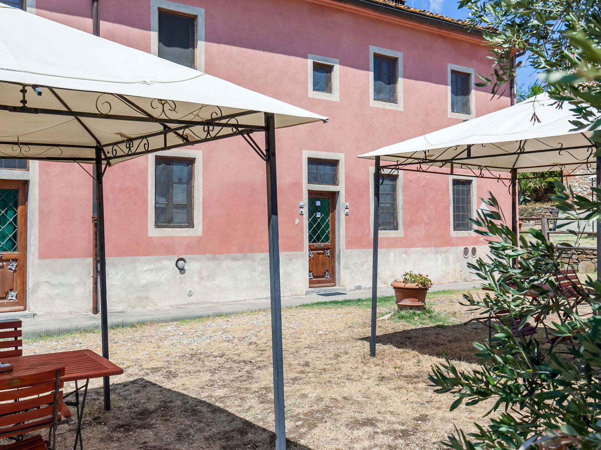 Romantisch 17e-eeuws boerderij-appartement met panoramisch uitzicht op de Arno-vallei - foto 11