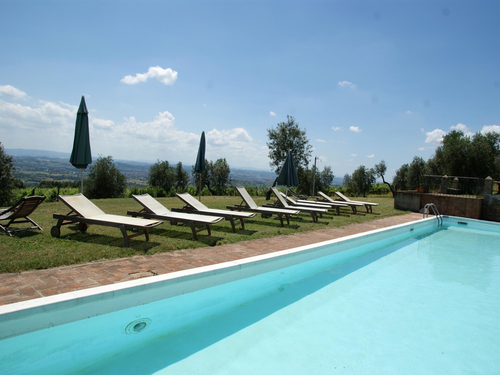 Romantisch 17e-eeuws boerderij-appartement met panoramisch uitzicht op de Arno-vallei - foto 2