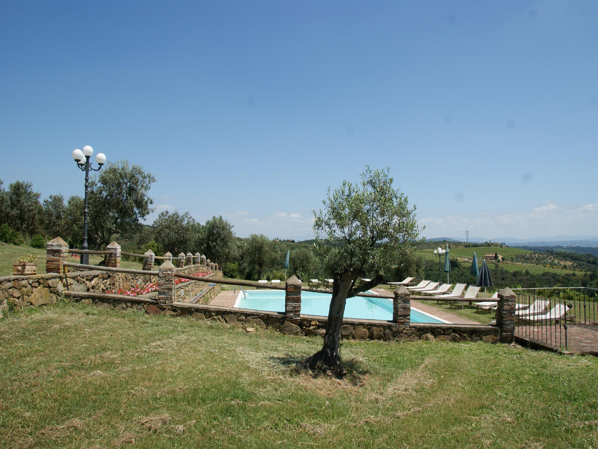 Romantisch 17e-eeuws boerderij-appartement met panoramisch uitzicht op de Arno-vallei - foto 31
