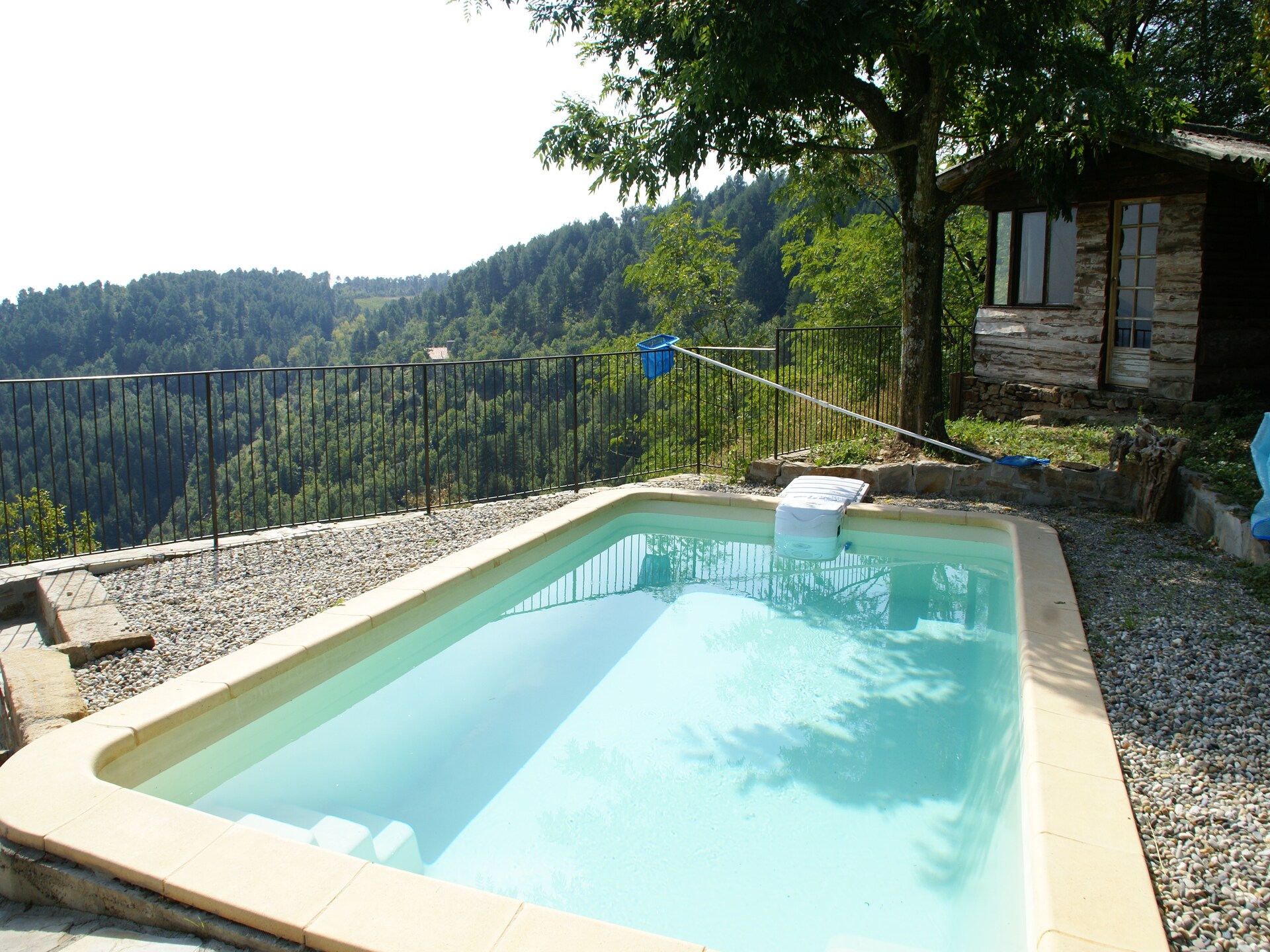 Stenen vakantiehuis met privézwembad en panoramisch uitzicht in Chassiers - foto 17