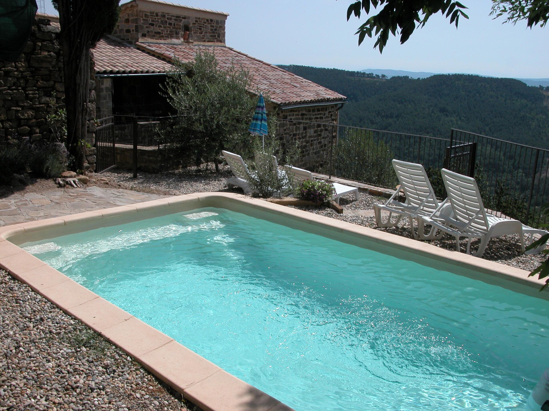 Stenen vakantiehuis met privézwembad en panoramisch uitzicht in Chassiers - foto 6
