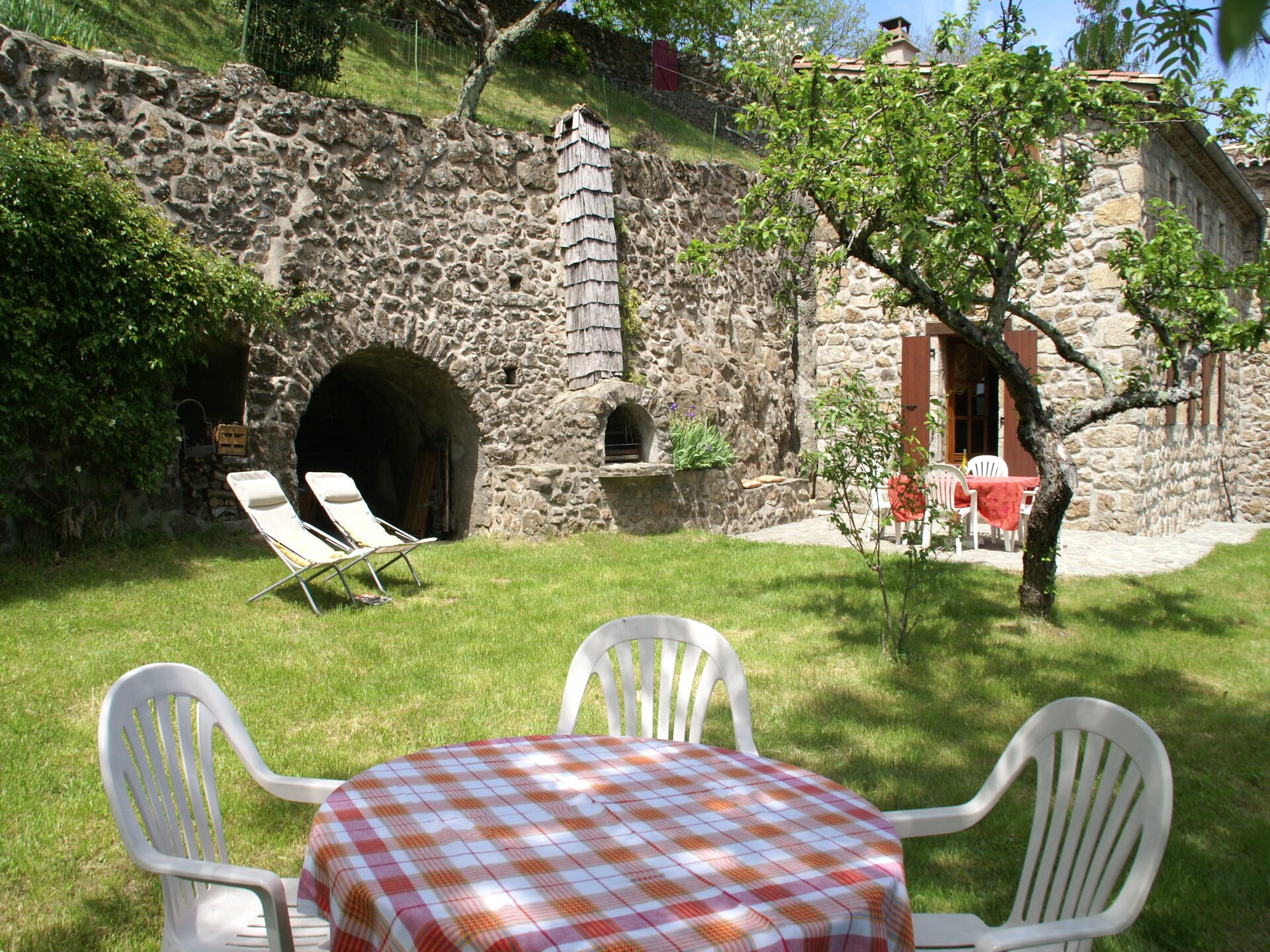 Stenen vakantiehuis met airco, tuin & uitzicht in Saint-Julien-du-Gua - foto 39