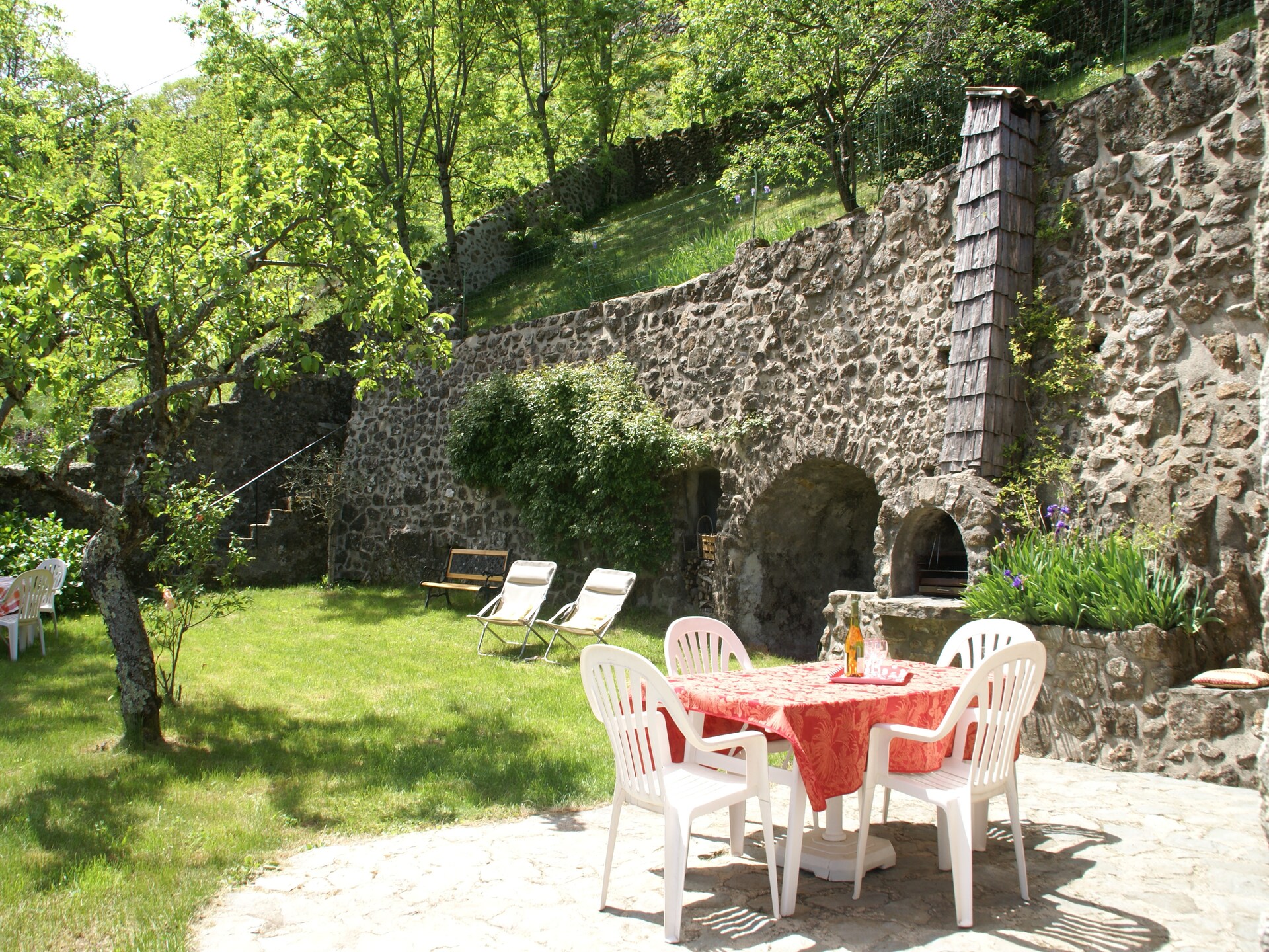 Stenen vakantiehuis met airco, tuin & uitzicht in Saint-Julien-du-Gua - foto 21