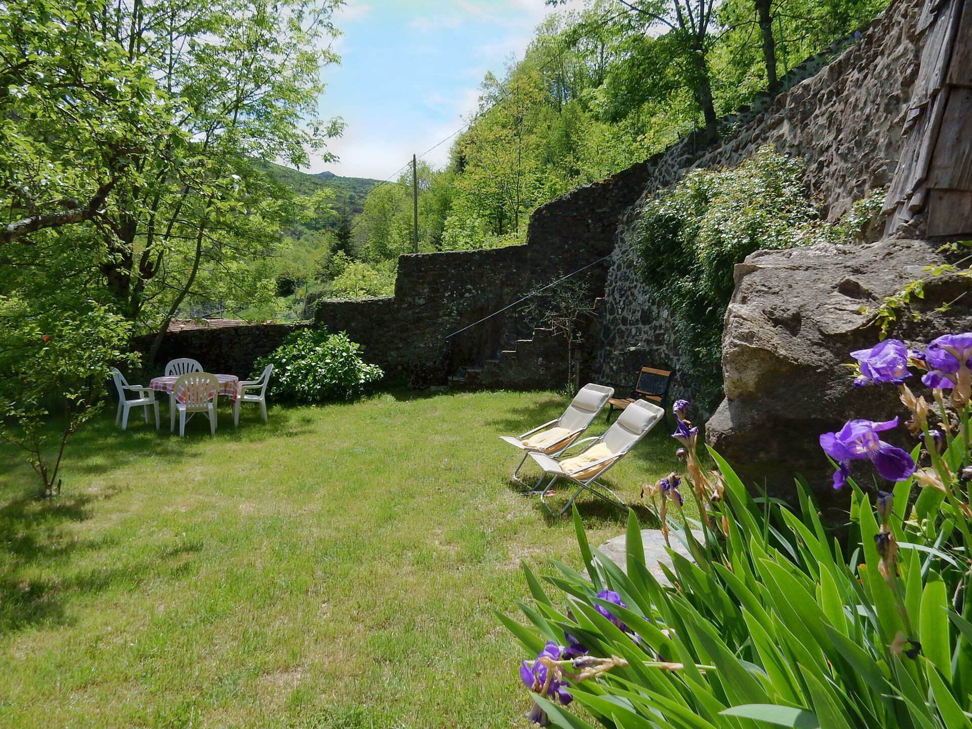Stenen vakantiehuis met airco, tuin & uitzicht in Saint-Julien-du-Gua - foto 11