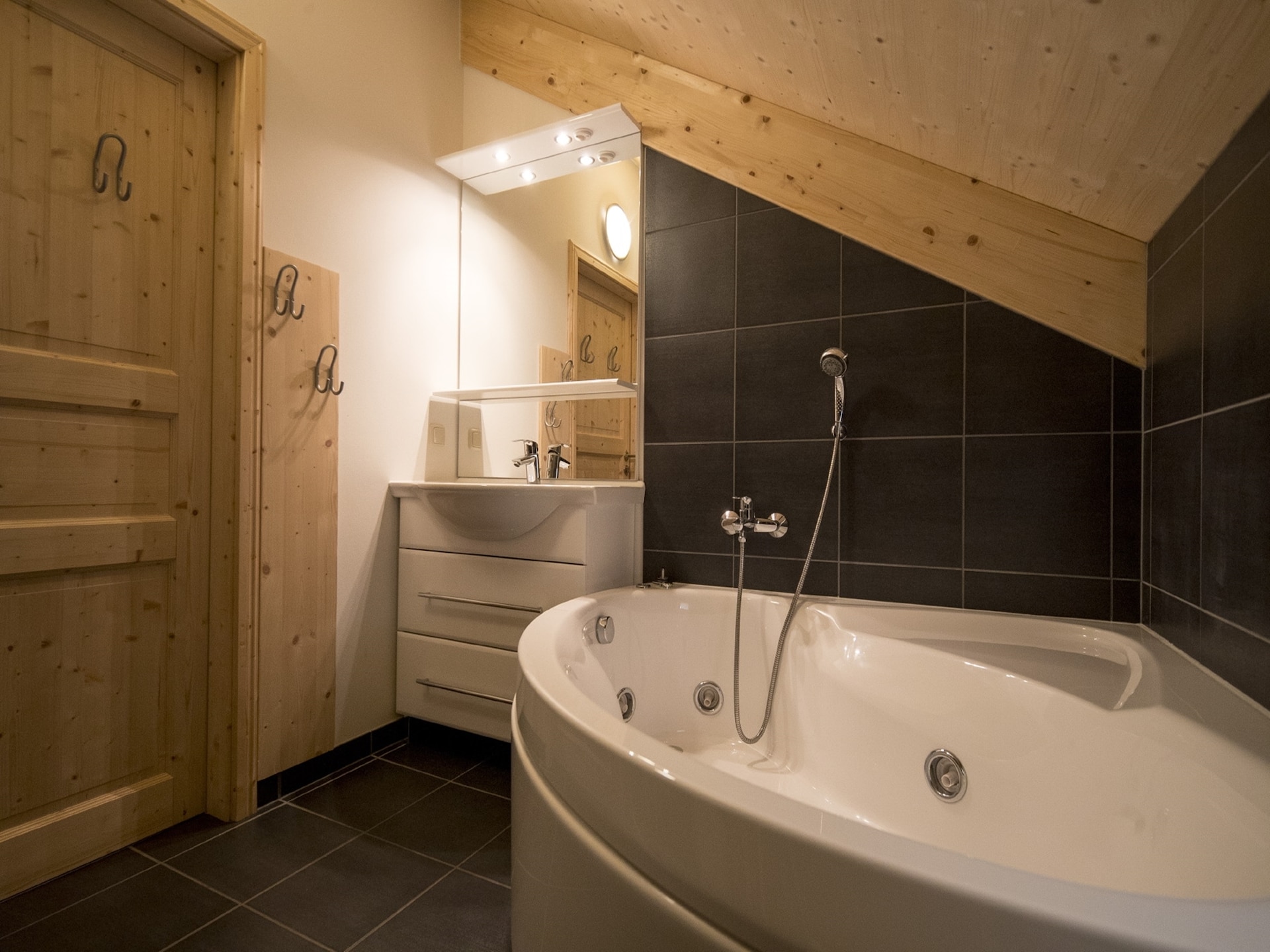 Chalet aan het meer en de piste in Sankt Georgen am Kresichberg · 10 pers. - foto 16