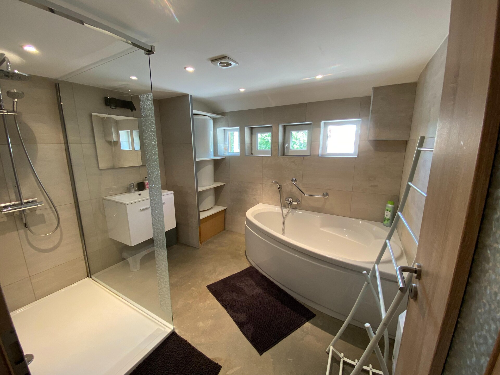 8-persoons chalet met bubbelbad aan bosrand in Jalhay - foto 23