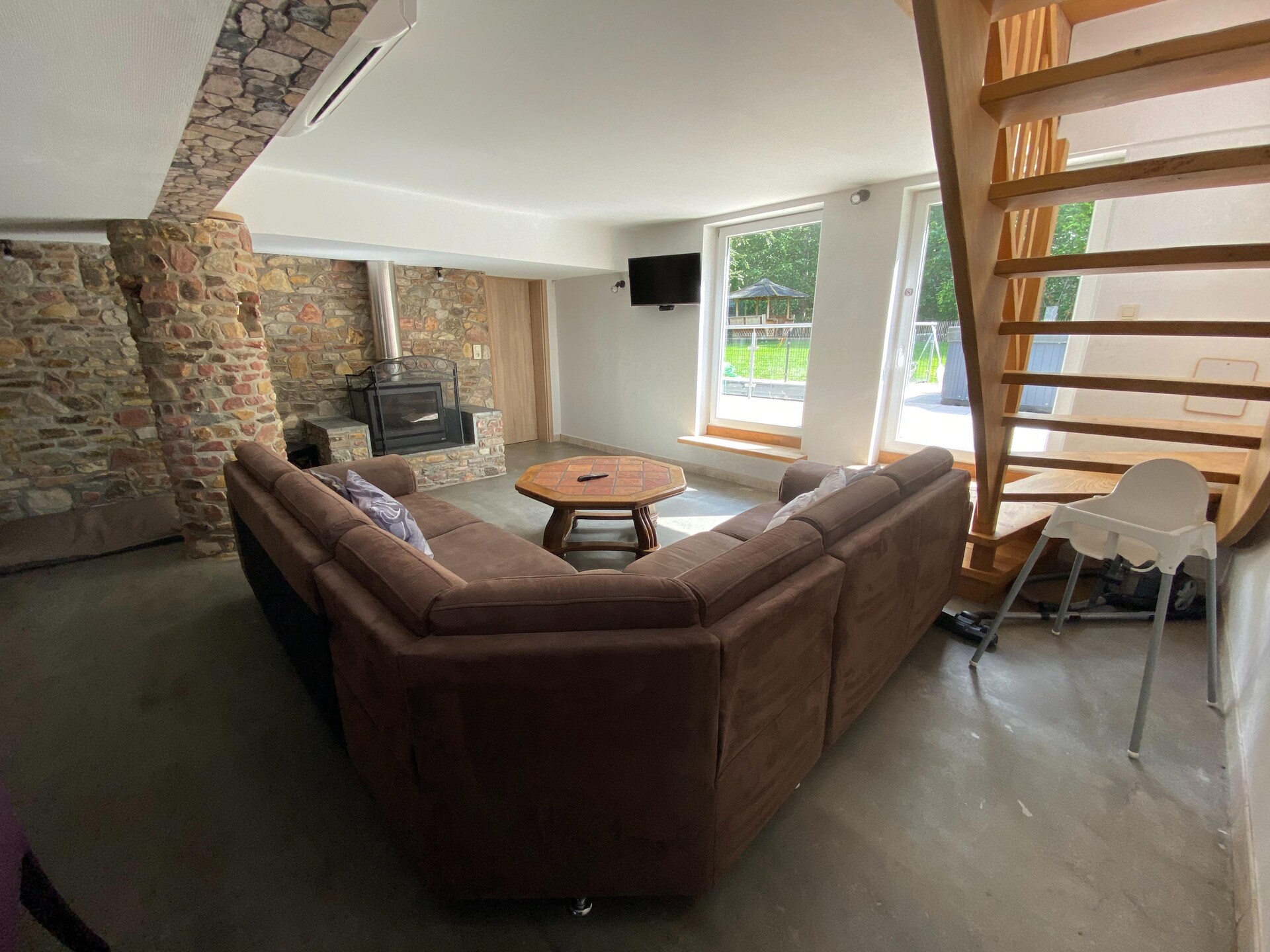 8-persoons chalet met bubbelbad aan bosrand in Jalhay - foto 12