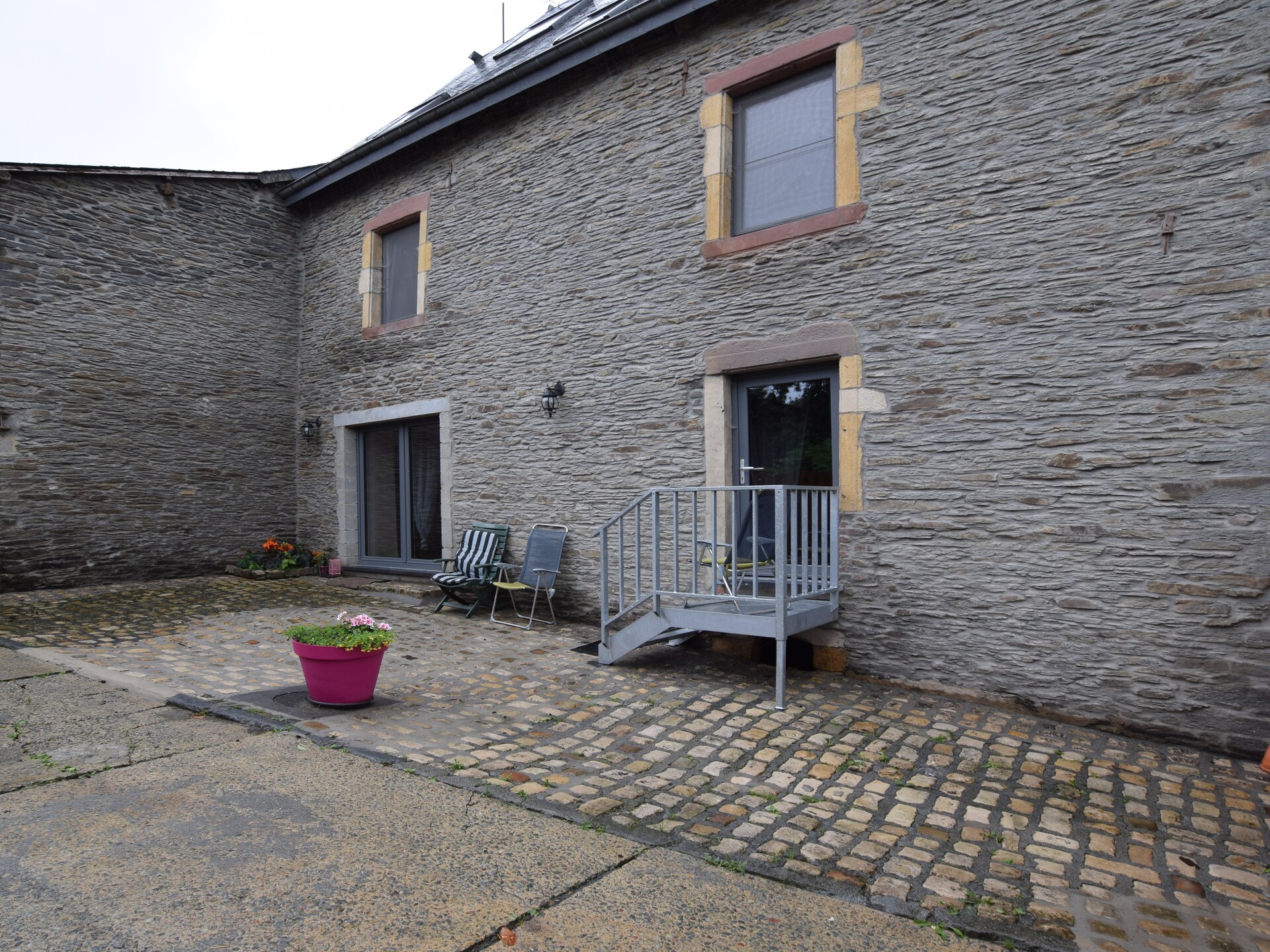 Modern vakantiehuis voor 8 personen met tuin en biljart in Neufchâteau - foto 5