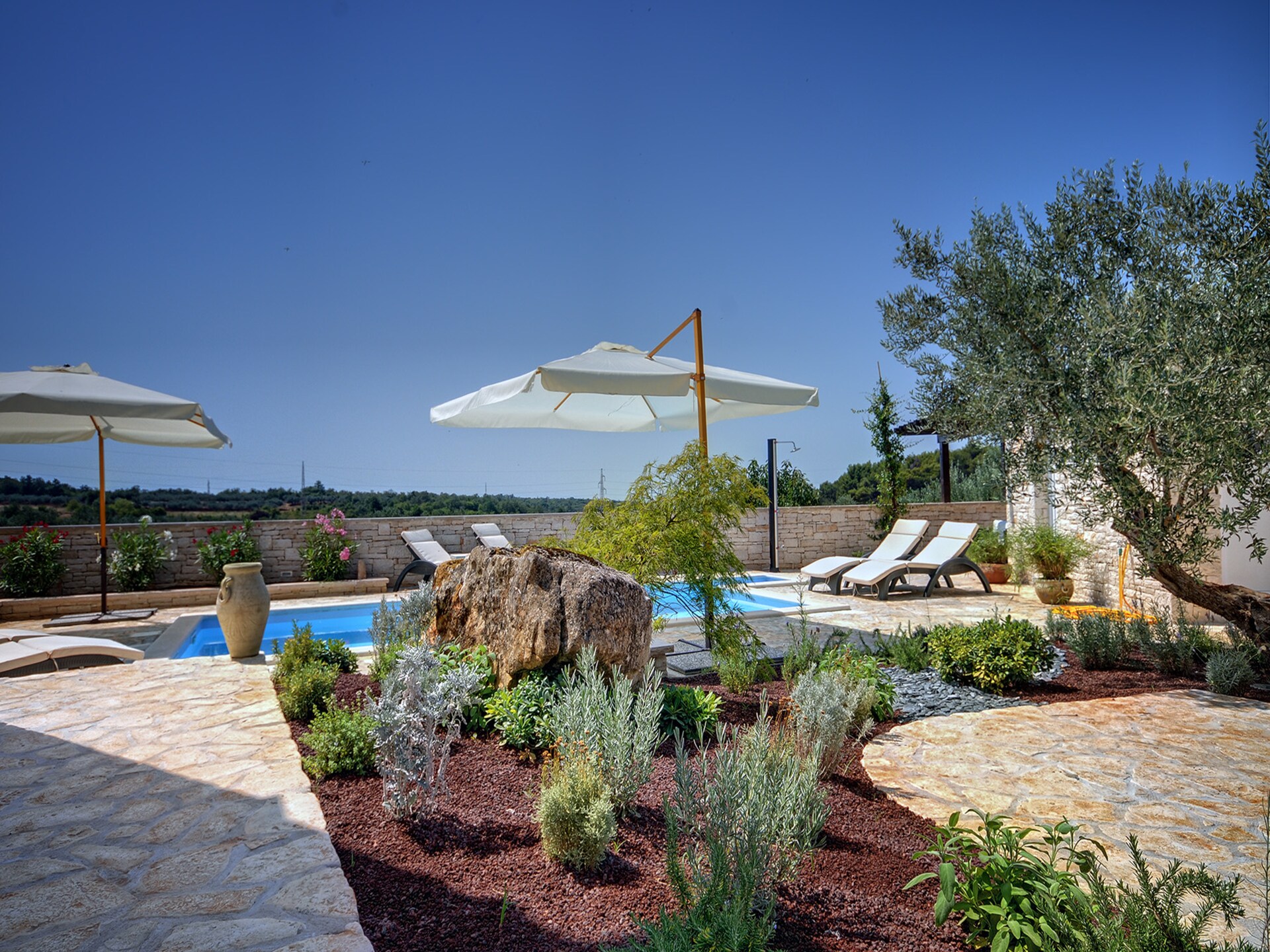 Villa Branka met privézwembad, sauna en zeezicht bij Rovinj - foto 37