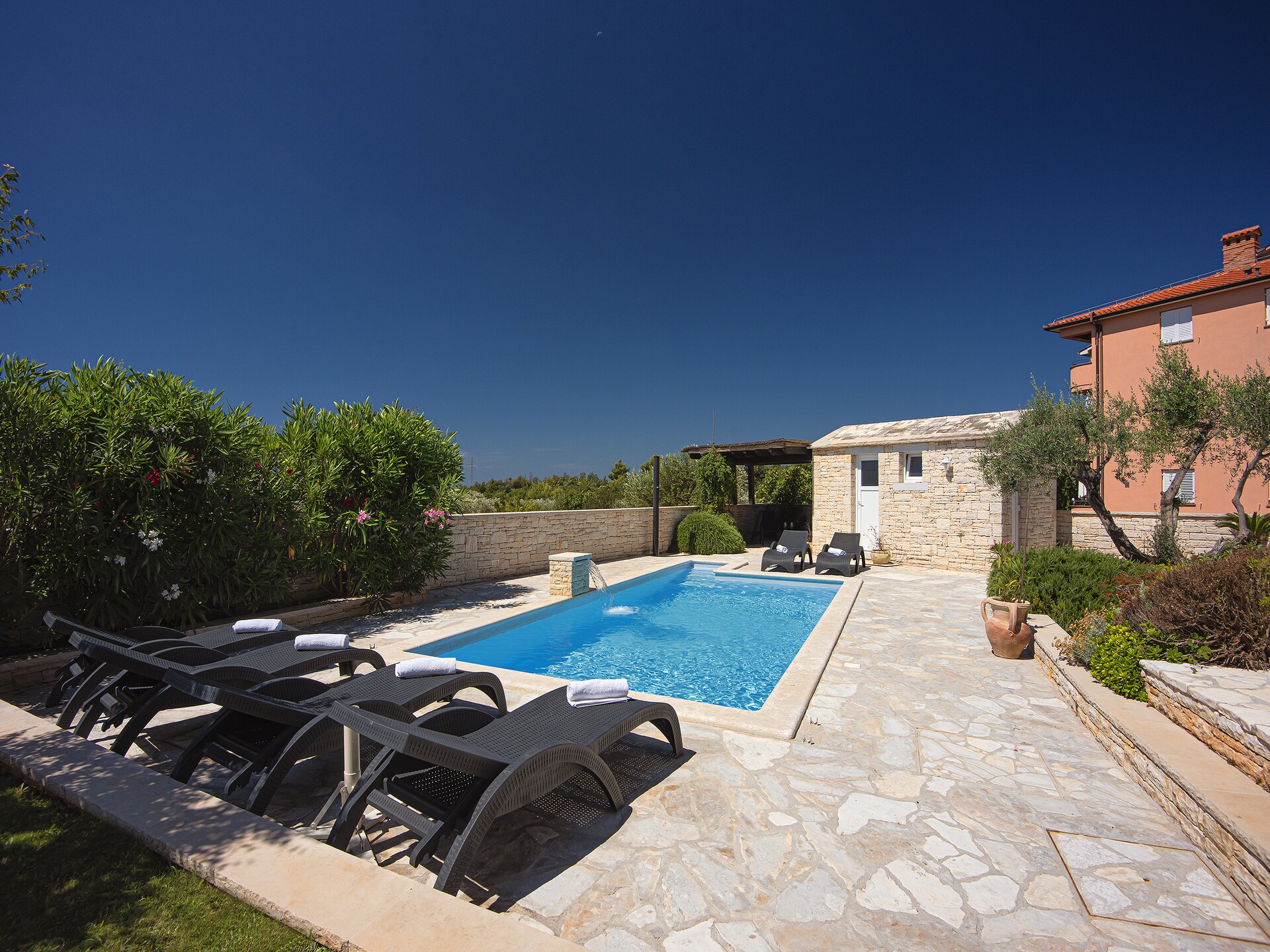 Villa Branka met privézwembad, sauna en zeezicht bij Rovinj - foto 15