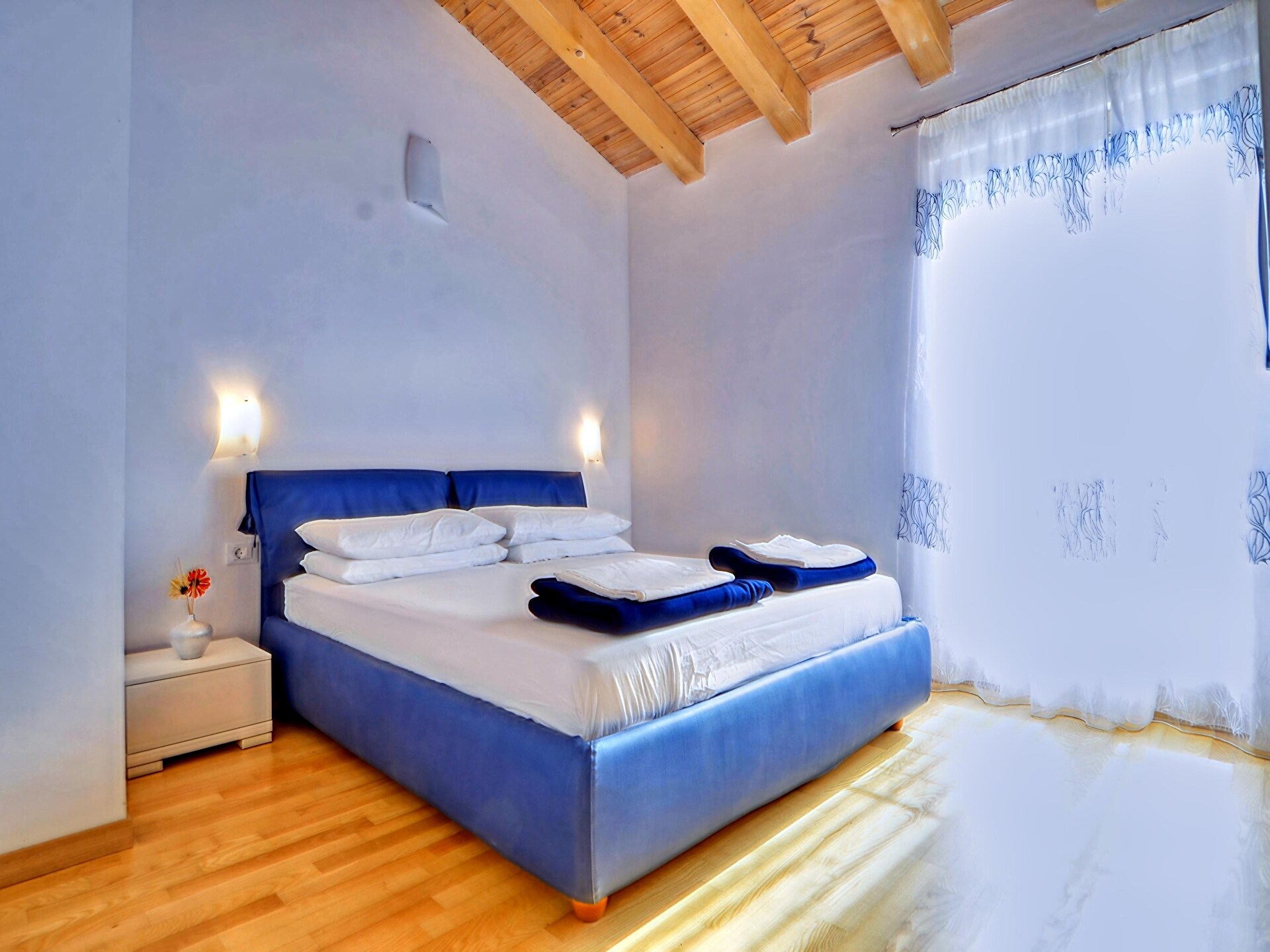 Villa Blue 2: Stijlvol vakantiehuis met terras op 500m van strand in Banjole - foto 3