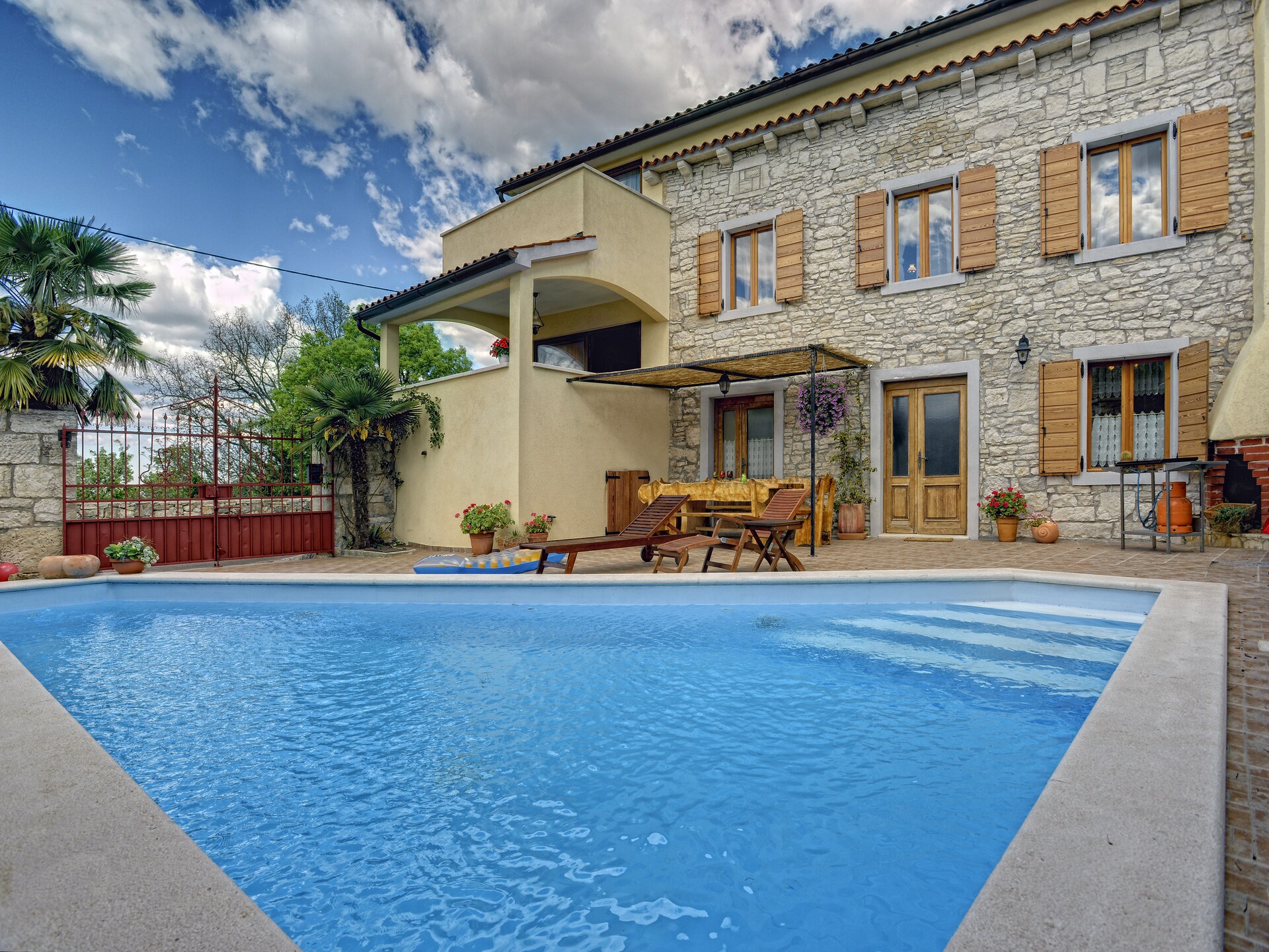 Ruim vakantiehuis met privézwembad in het Kroatische Brščići voor 8 personen - foto 1