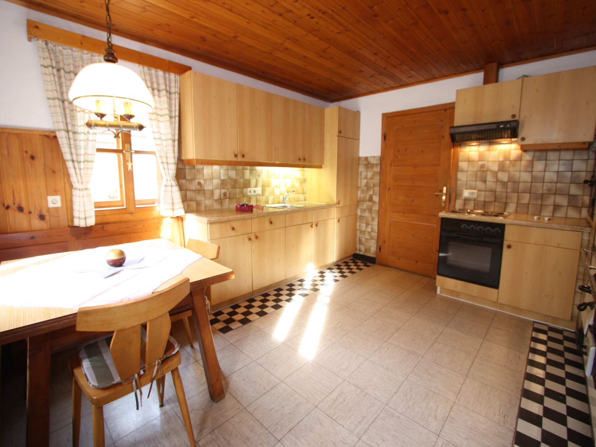 Authentiek landhuis in Eben im Pongau, direct aan bos en piste - foto 5