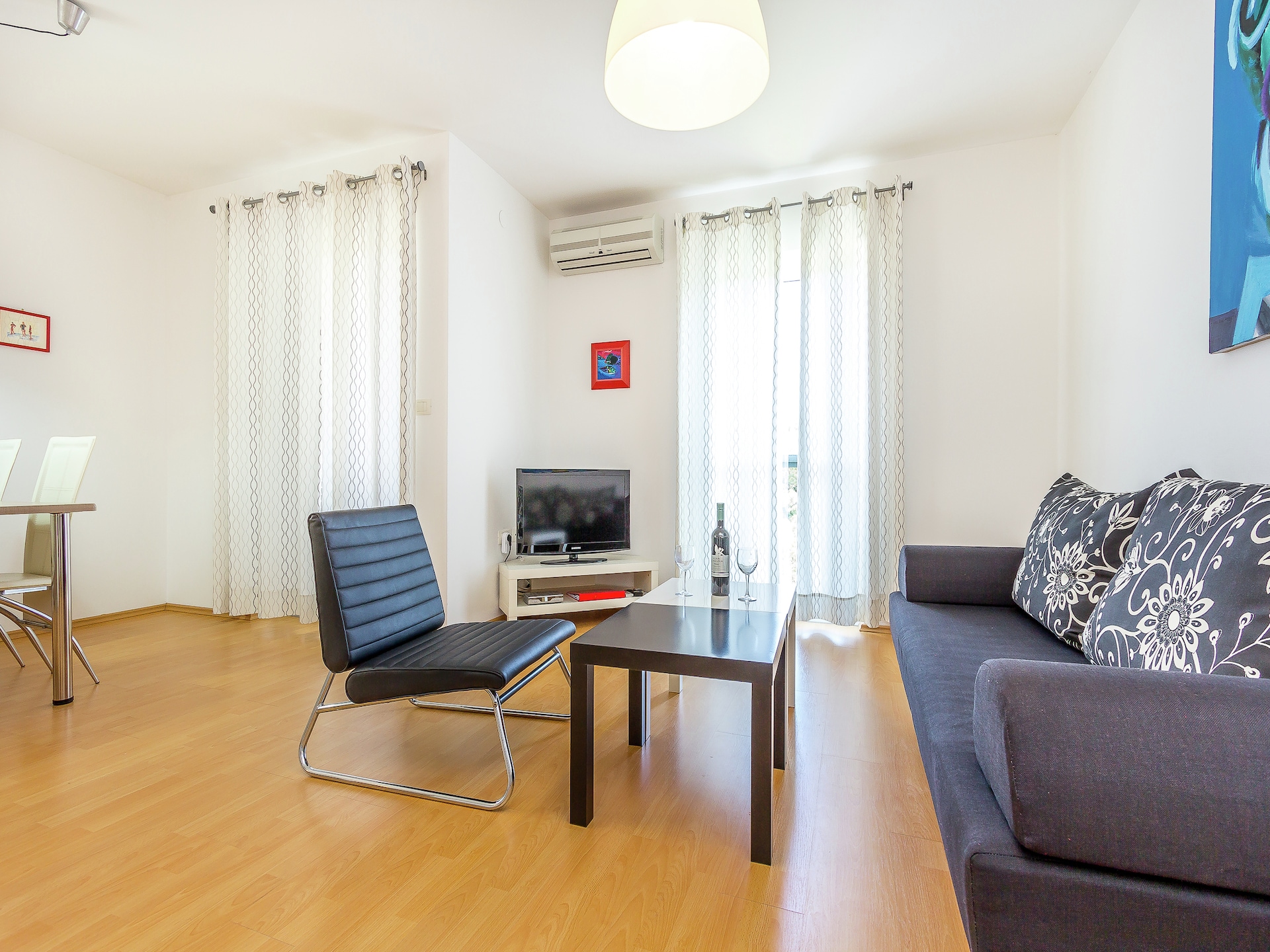 Op 500 m van zee: Modern appartement in centrum Premantura - foto 2