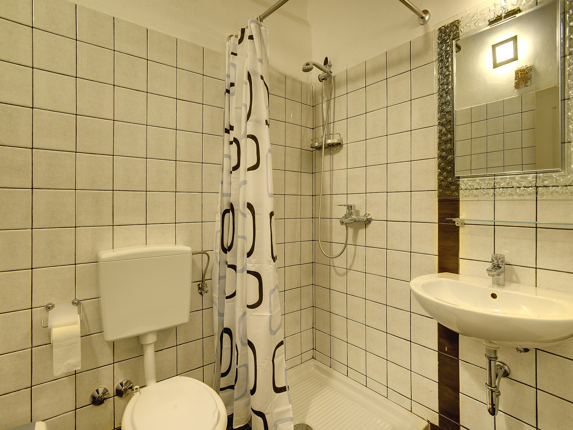 10-persoons vakantiehuis met privézwembad in Batlug - foto 38